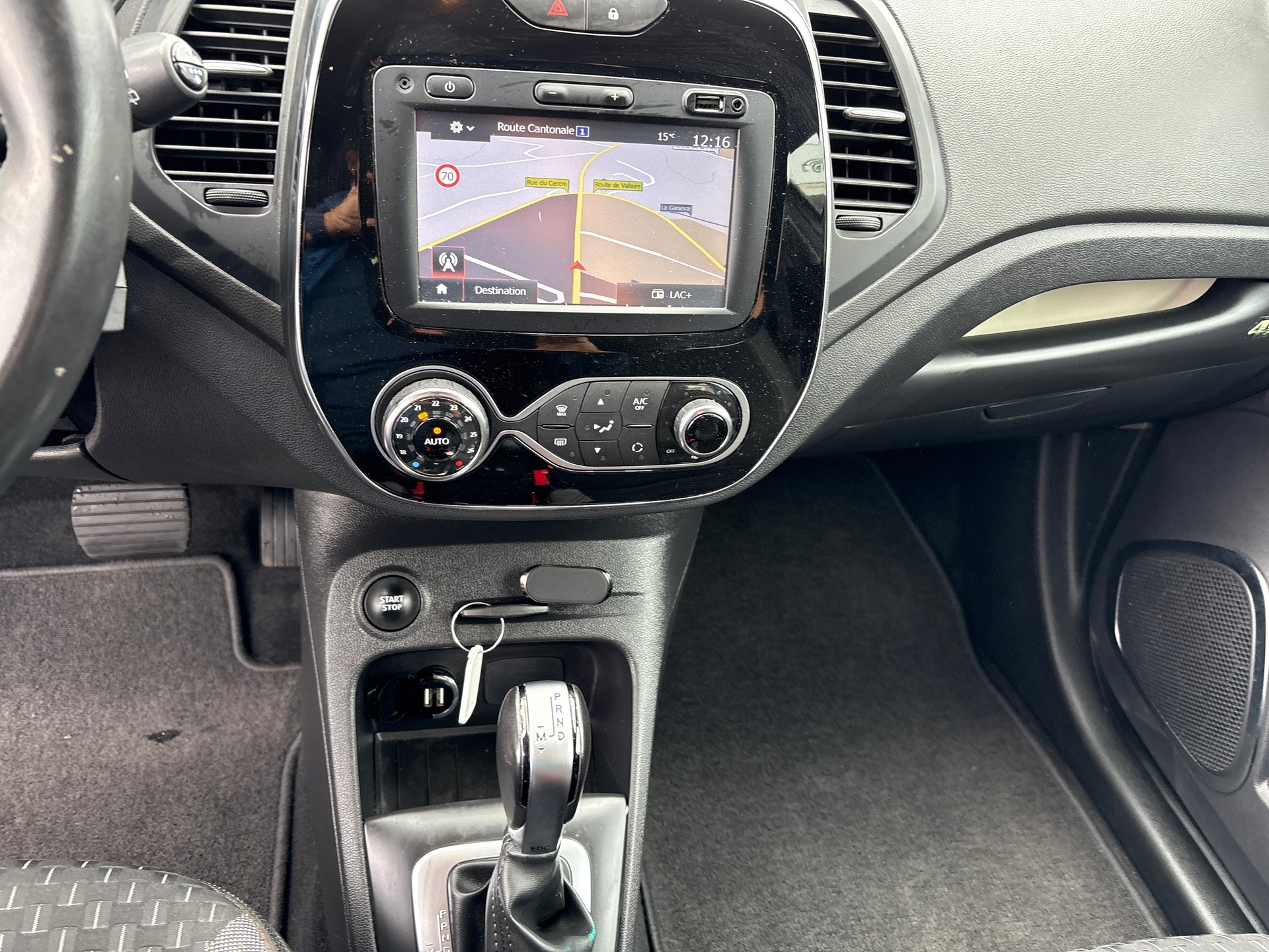 RENAULT Captur 1.2 T 16V 90th Anniversary EDC-image-8