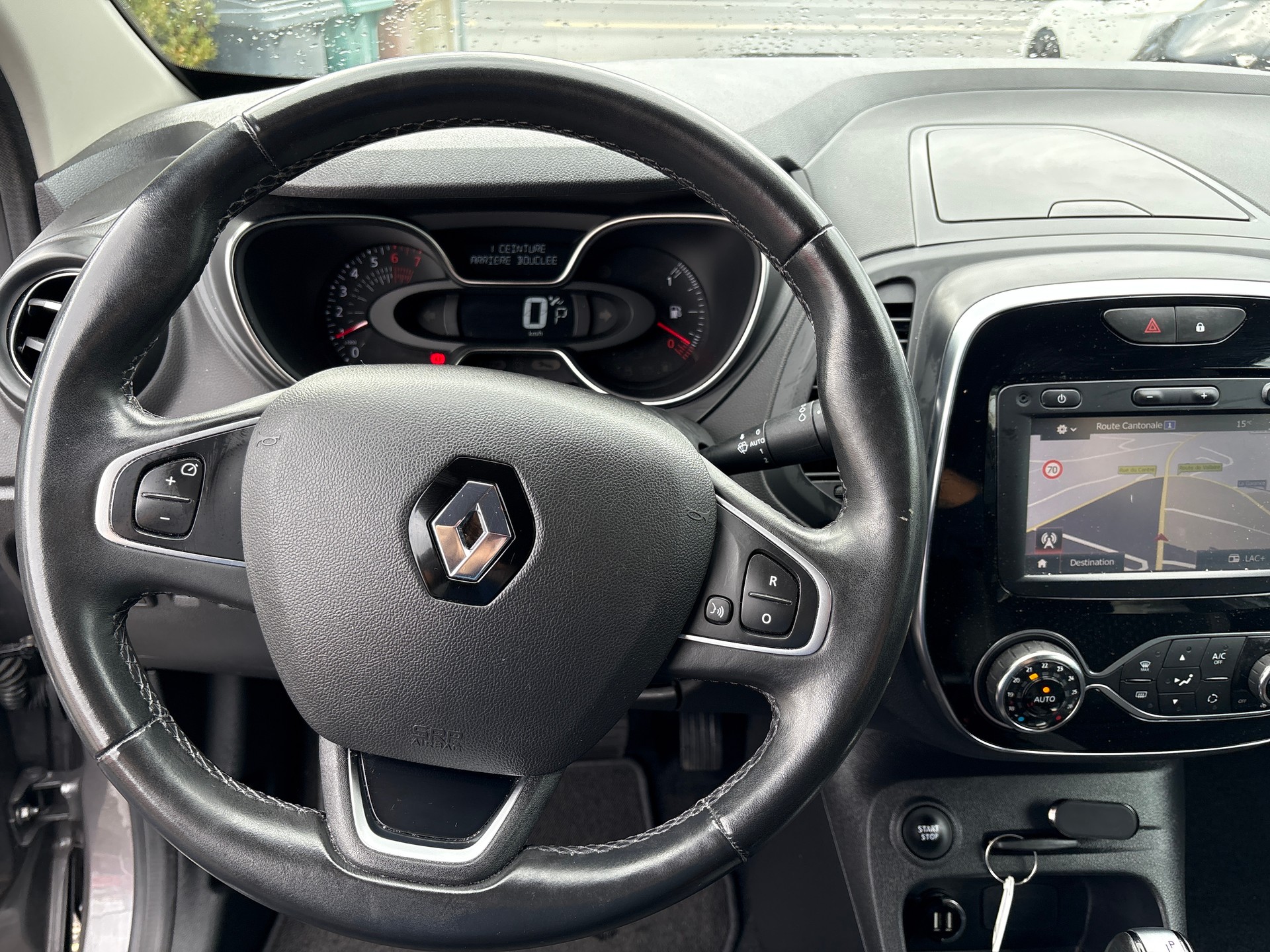 RENAULT Captur 1.2 T 16V 90th Anniversary EDC-image-9