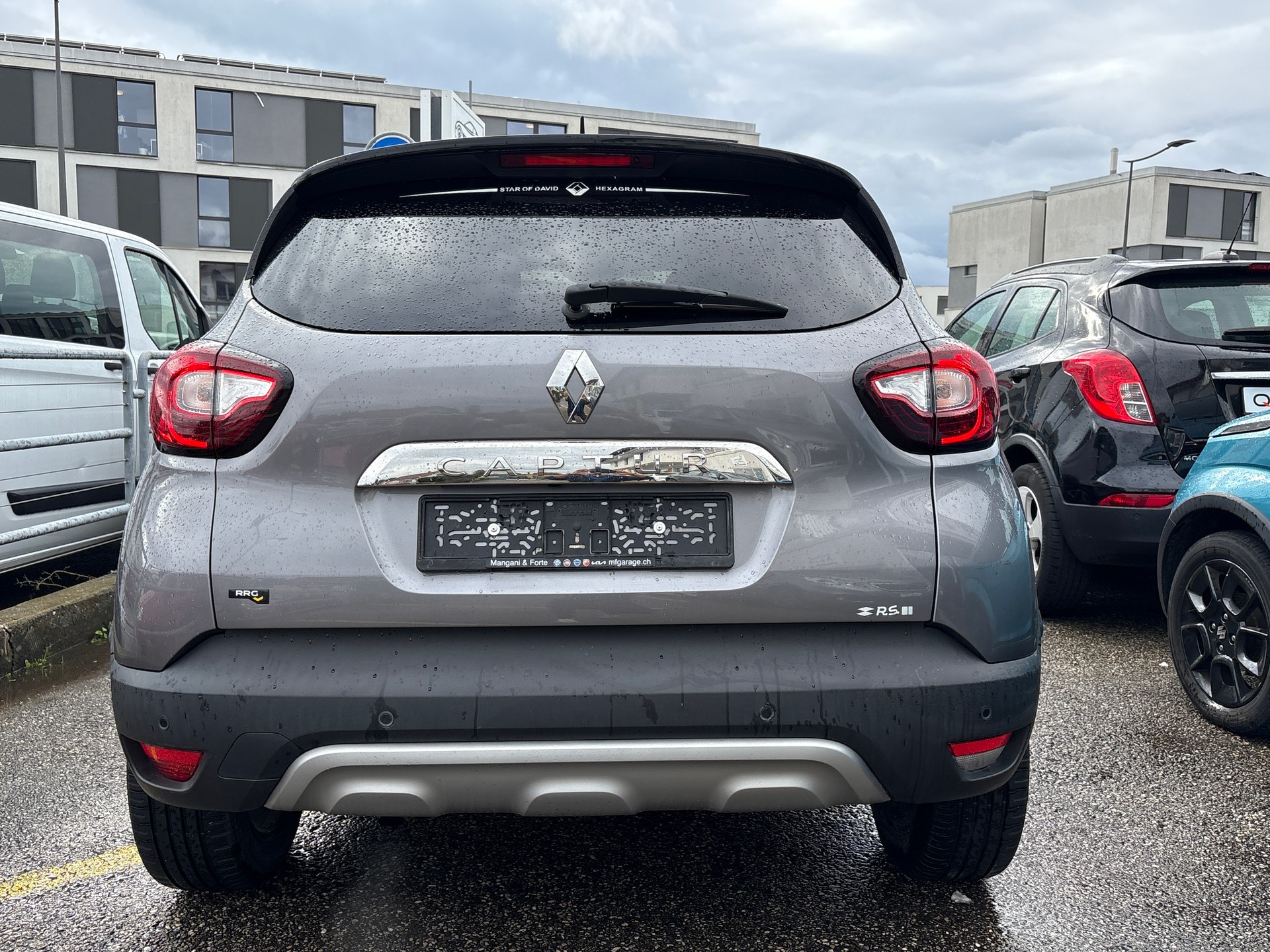 RENAULT Captur 1.2 T 16V 90th Anniversary EDC-image-3