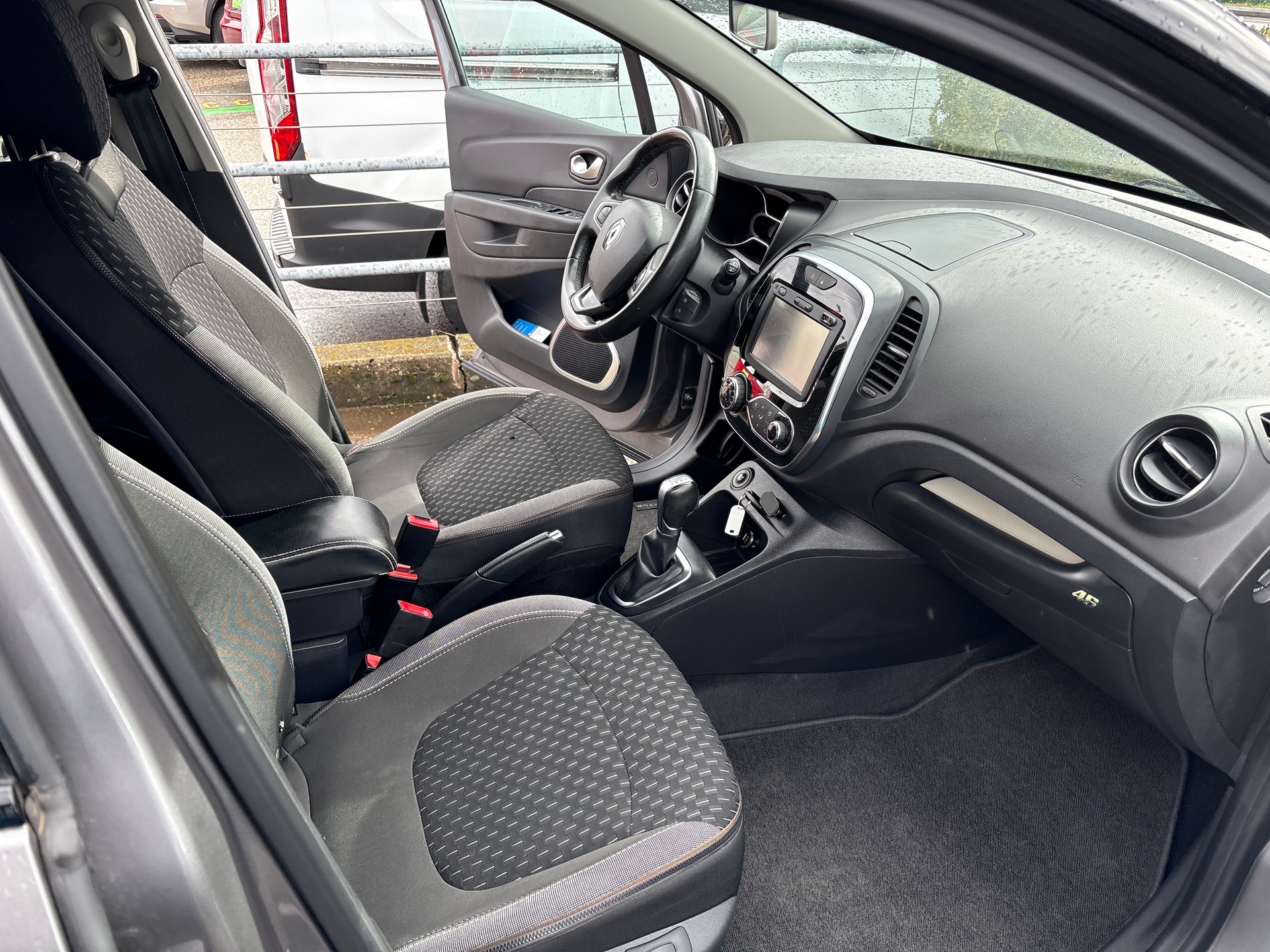 RENAULT Captur 1.2 T 16V 90th Anniversary EDC-image-6