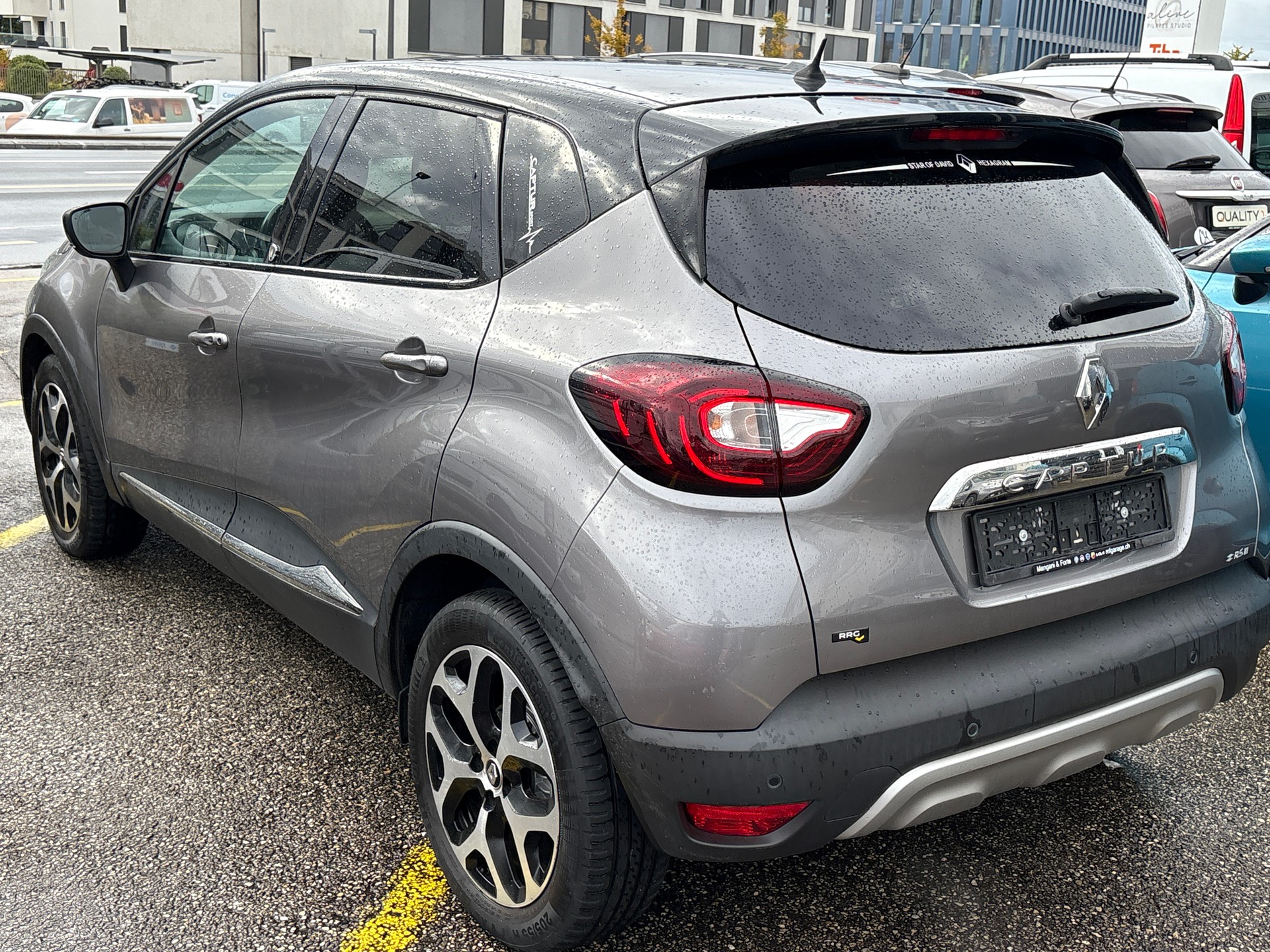 RENAULT Captur 1.2 T 16V 90th Anniversary EDC-image-2