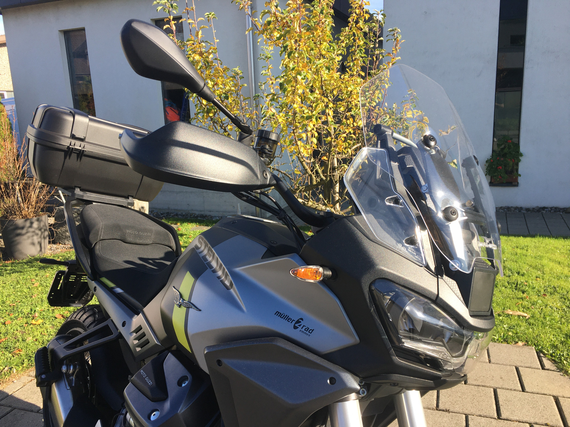 MOTO GUZZI Stelvio PFF-showroom-element-1
