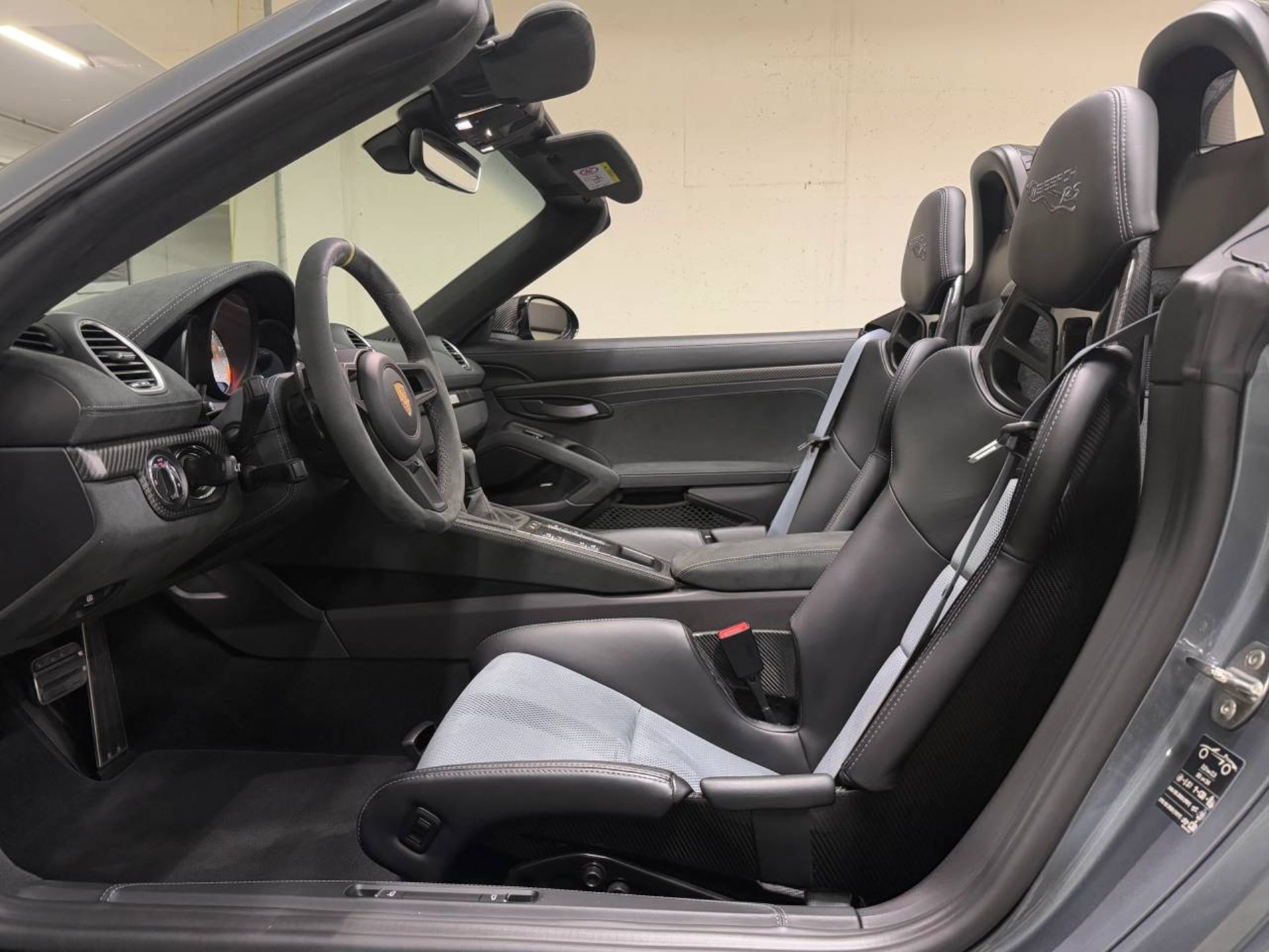 PORSCHE 718 Spyder RS (MY24)-image-12