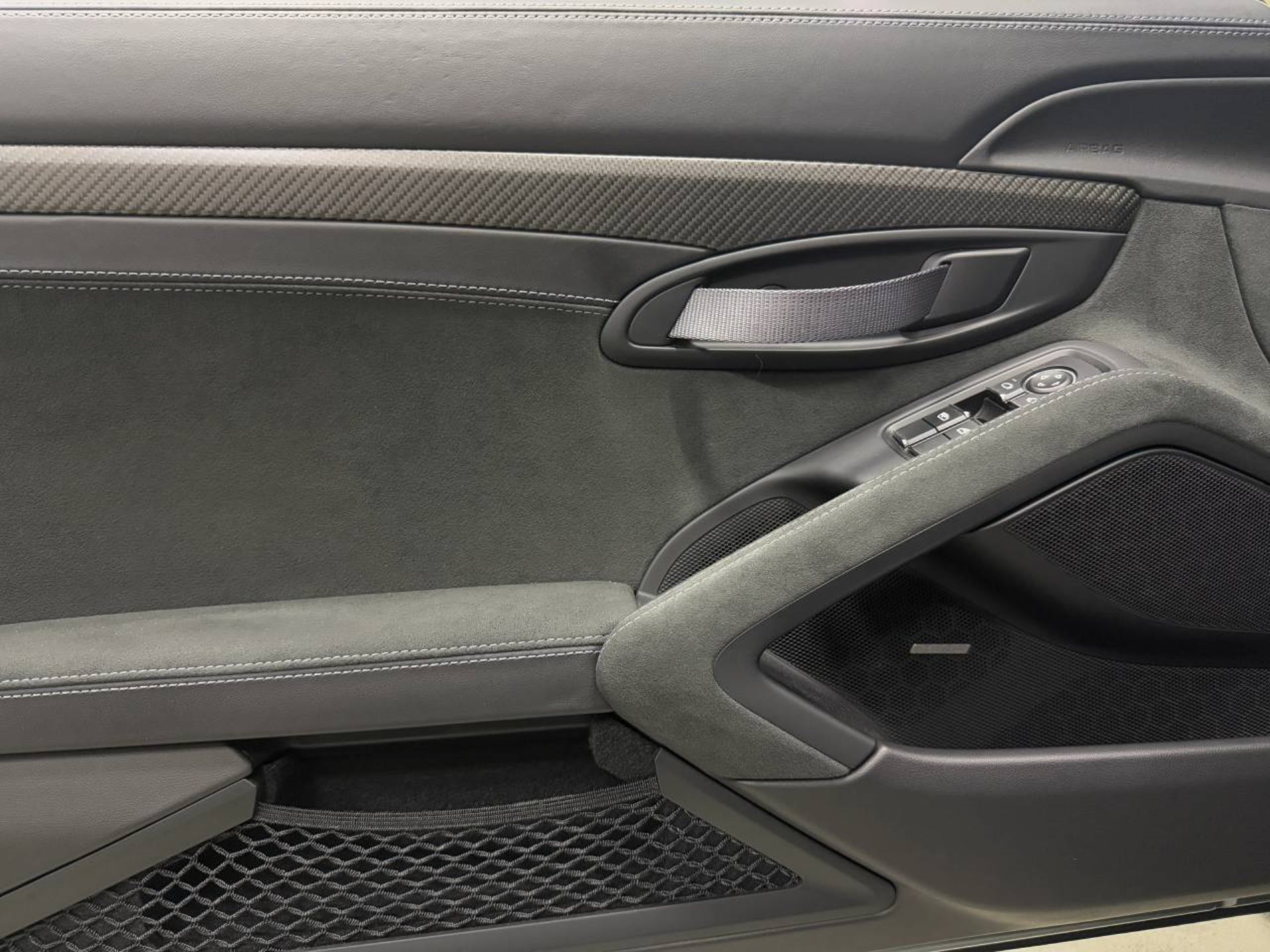 PORSCHE 718 Spyder RS (MY24)-image-21