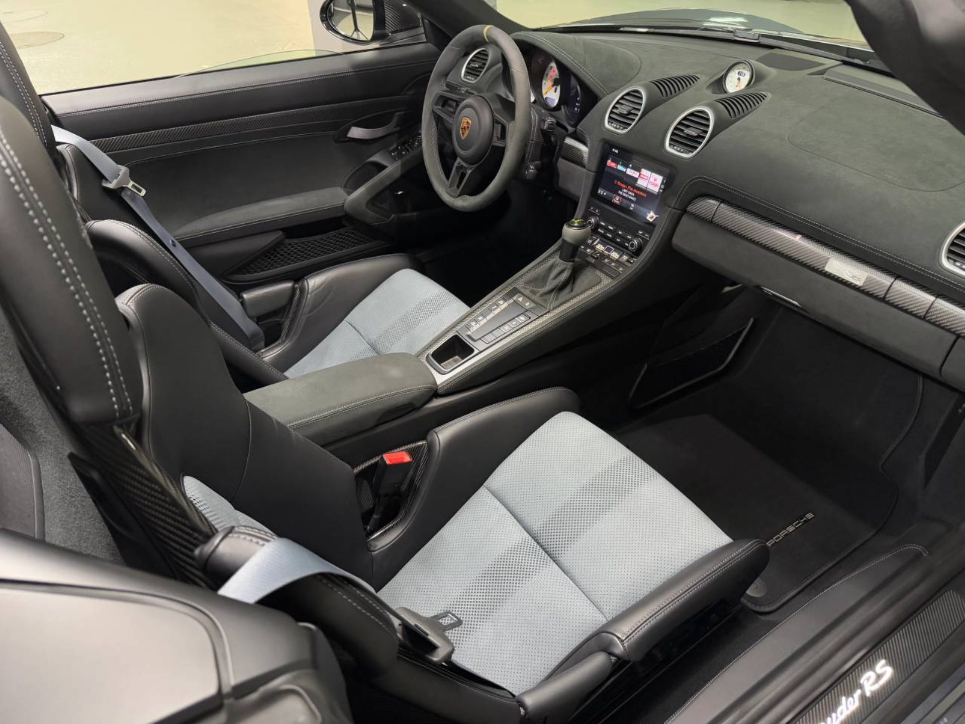 PORSCHE 718 Spyder RS (MY24)-image-15