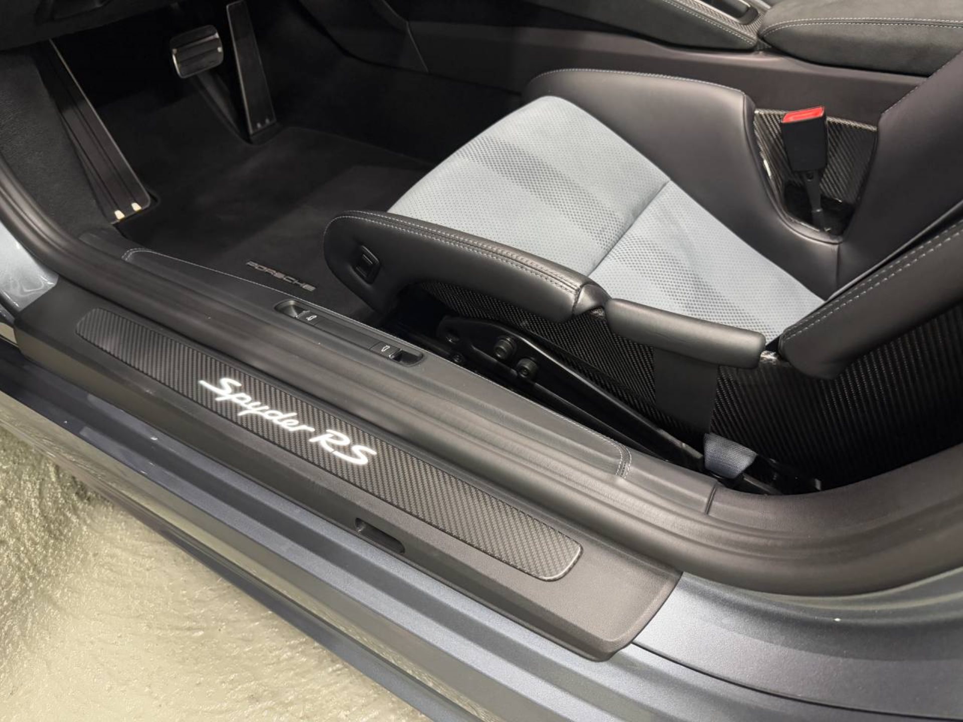 PORSCHE 718 Spyder RS (MY24)-image-23