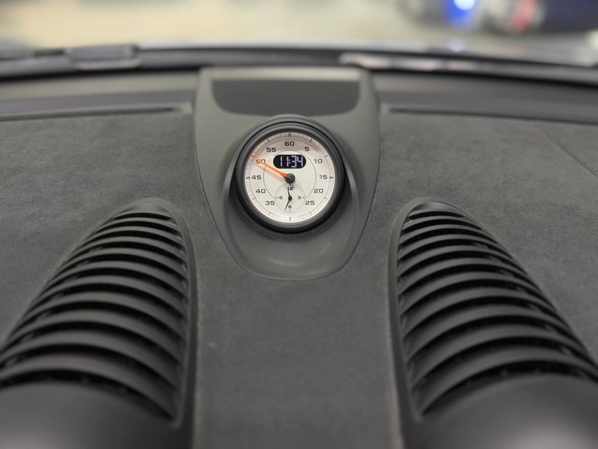 PORSCHE 718 Spyder RS (MY24)-image-25