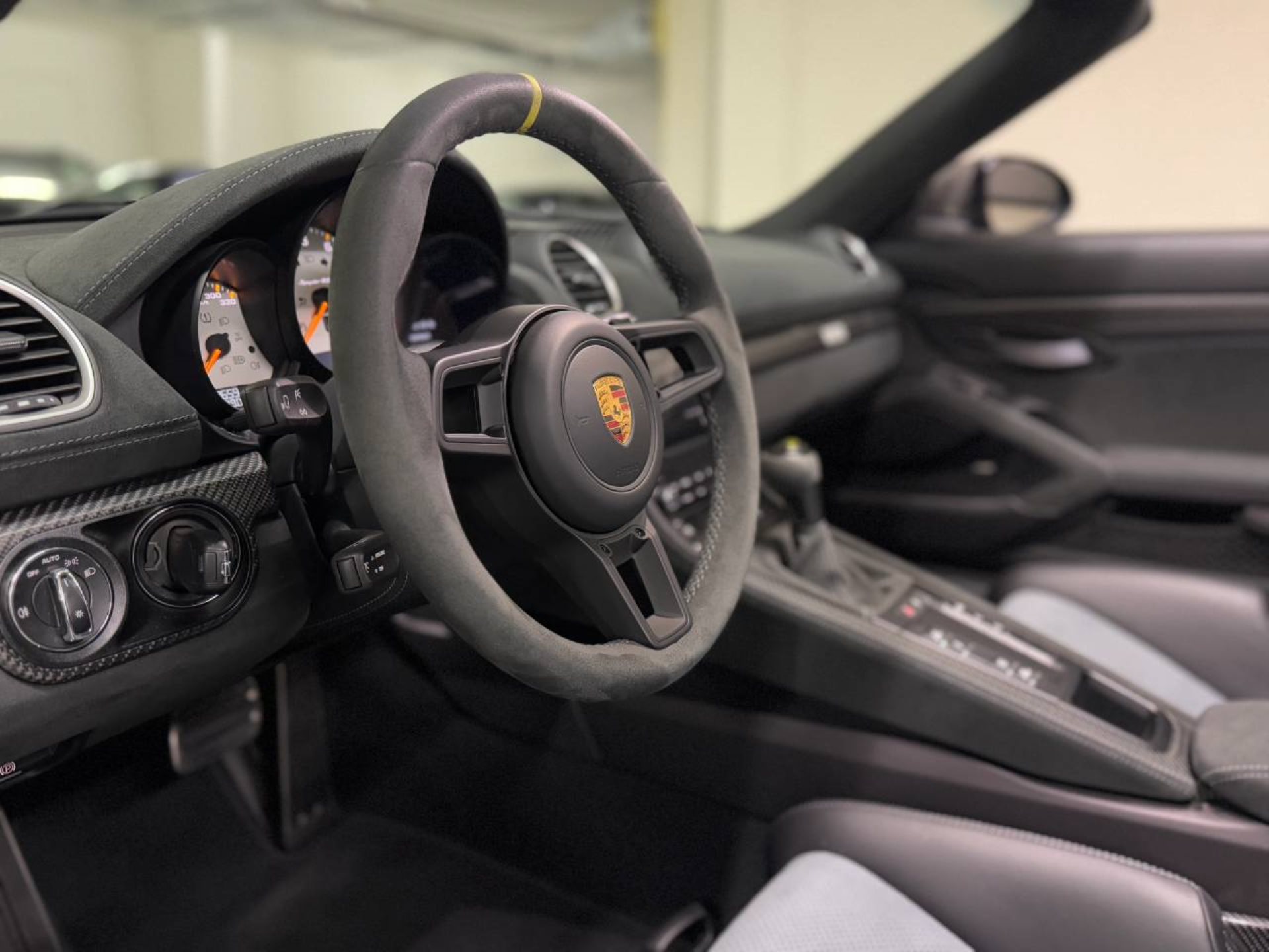 PORSCHE 718 Spyder RS (MY24)-image-13