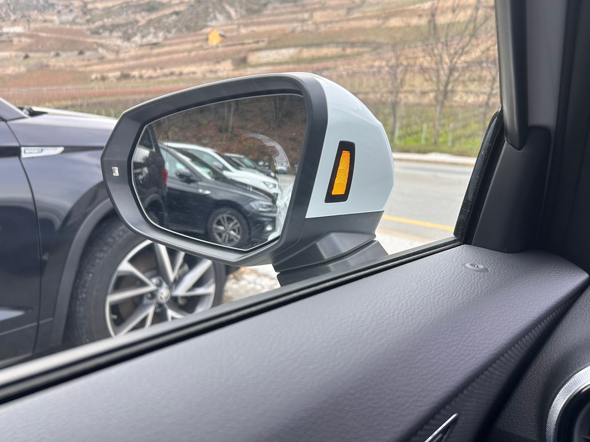 AUDI Q2 40 TFSI S Line quattro S-tronic-image-13