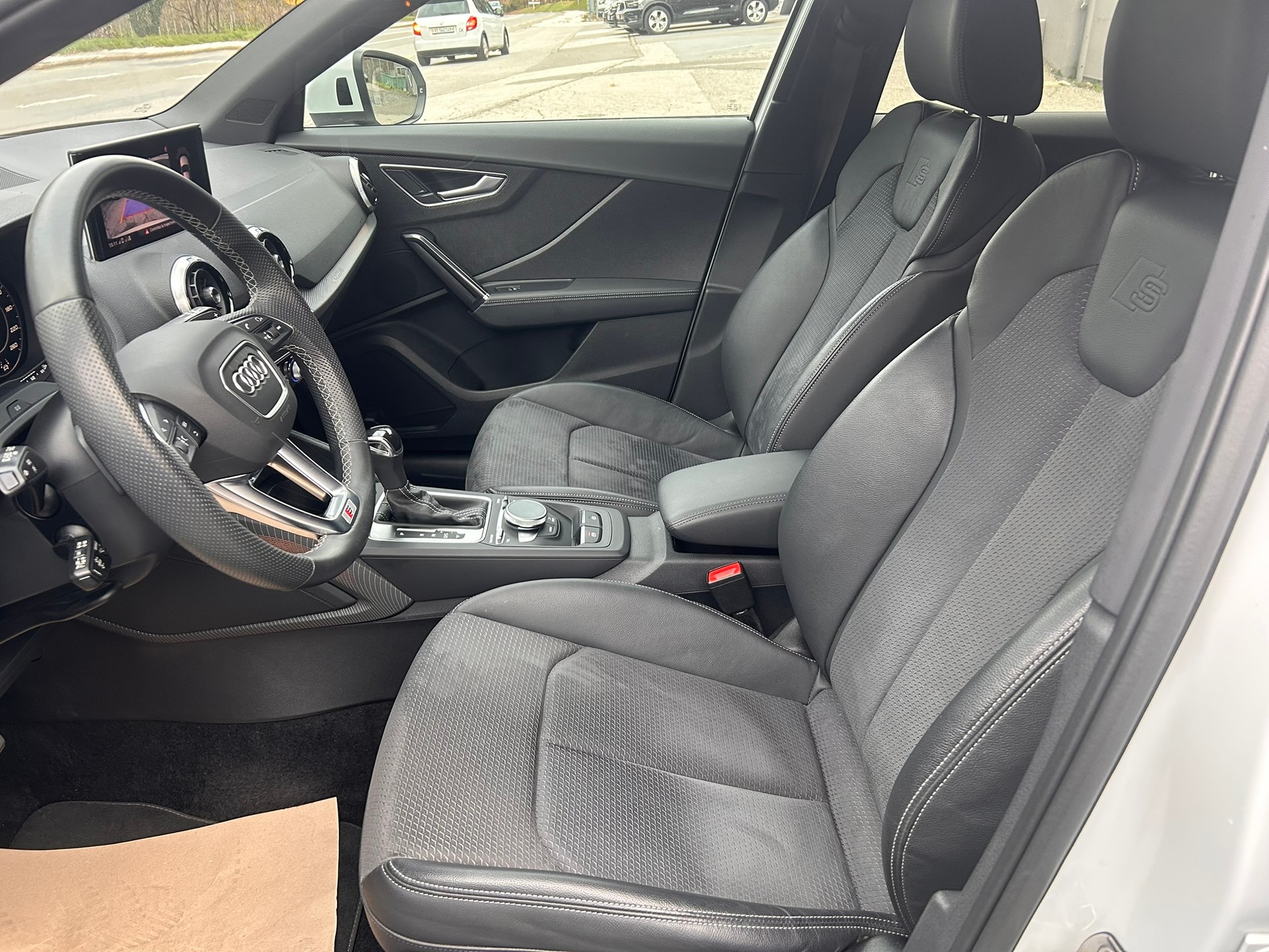 AUDI Q2 40 TFSI S Line quattro S-tronic-image-5