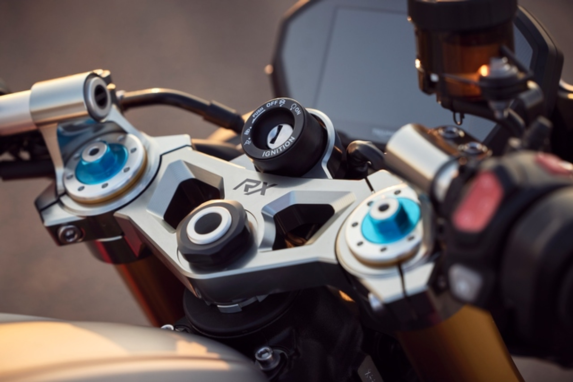 TRIUMPH Street Triple 765 RX-showroom-element-1