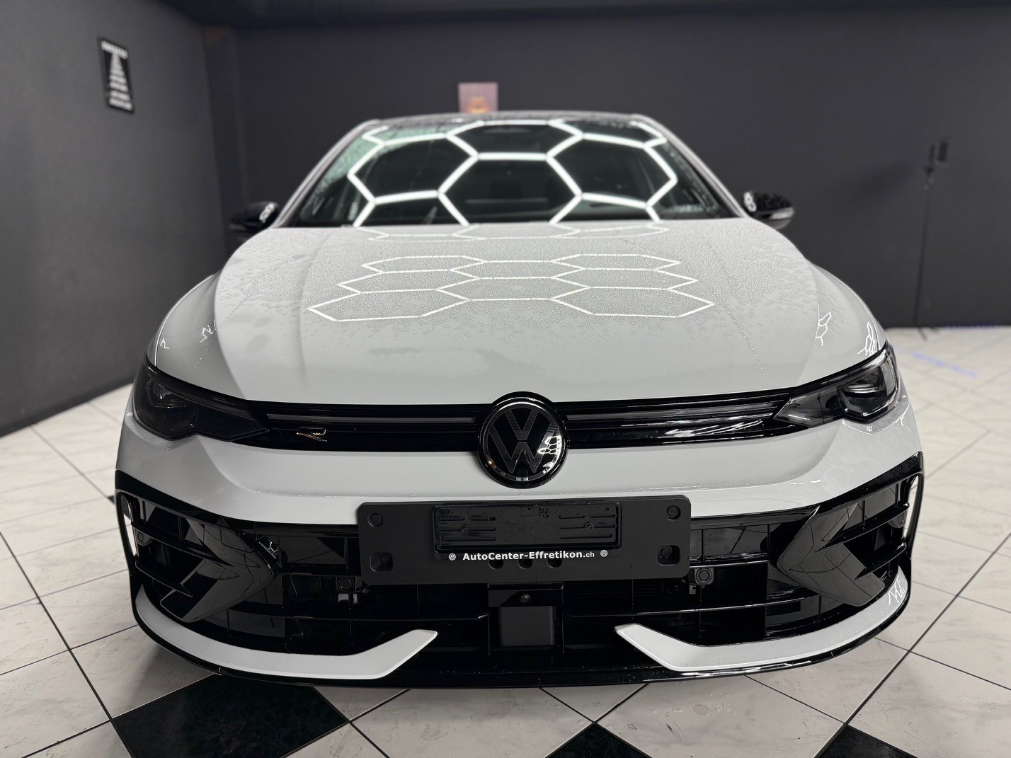 VW Golf 2.0TSI R 4M-image-2