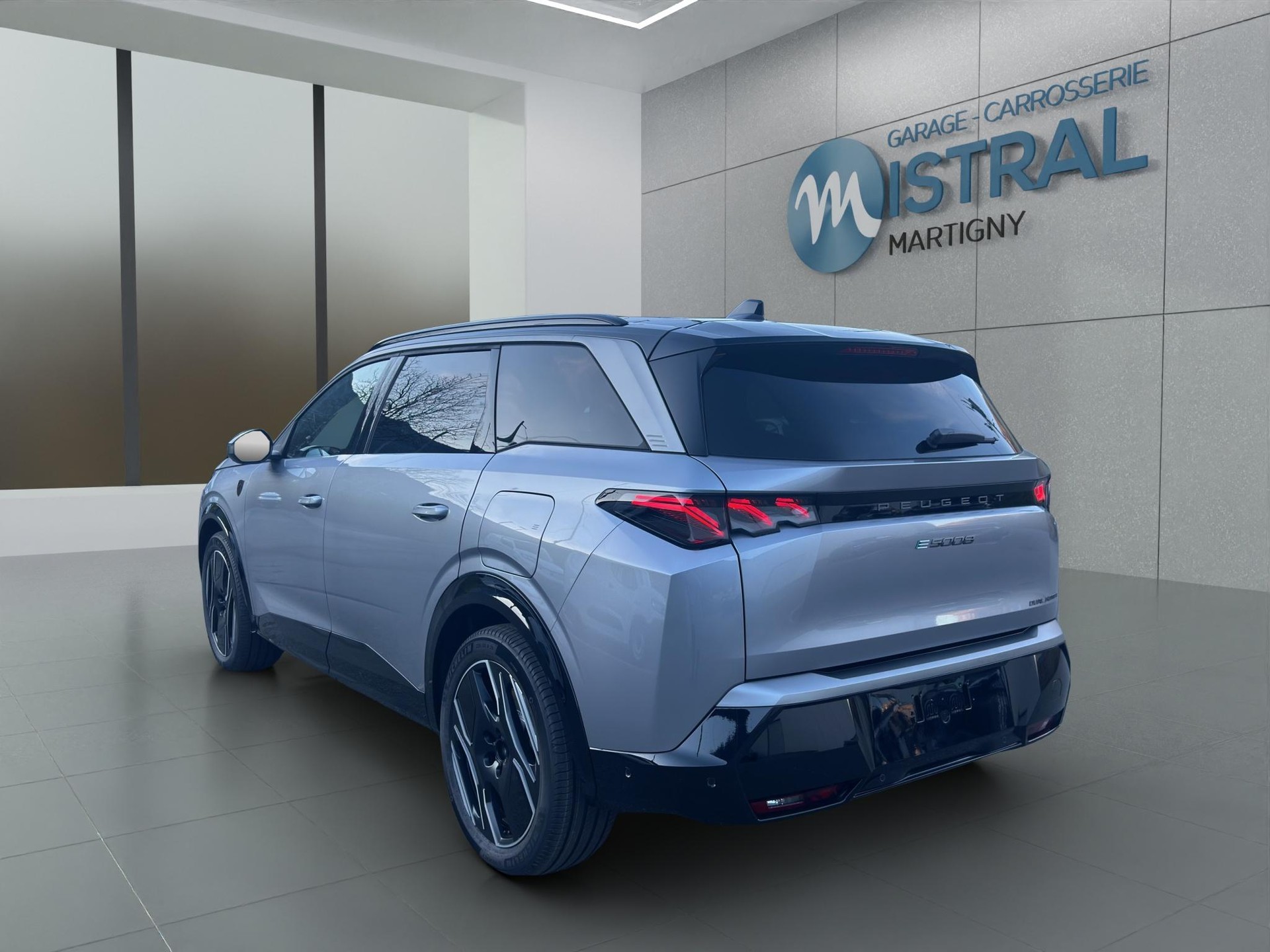 PEUGEOT 5008 e-Launch Edition AWD-image-2