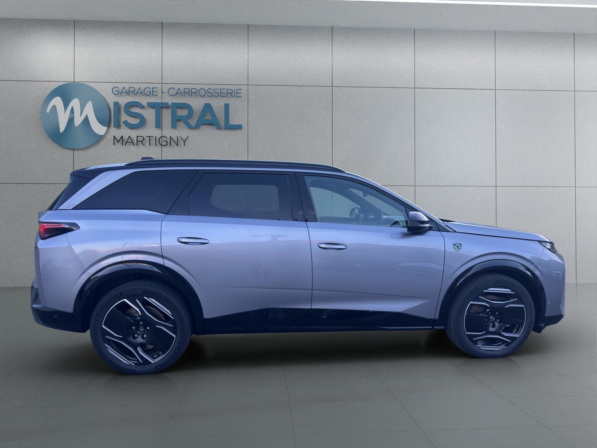 PEUGEOT 5008 e-Launch Edition AWD-image-5