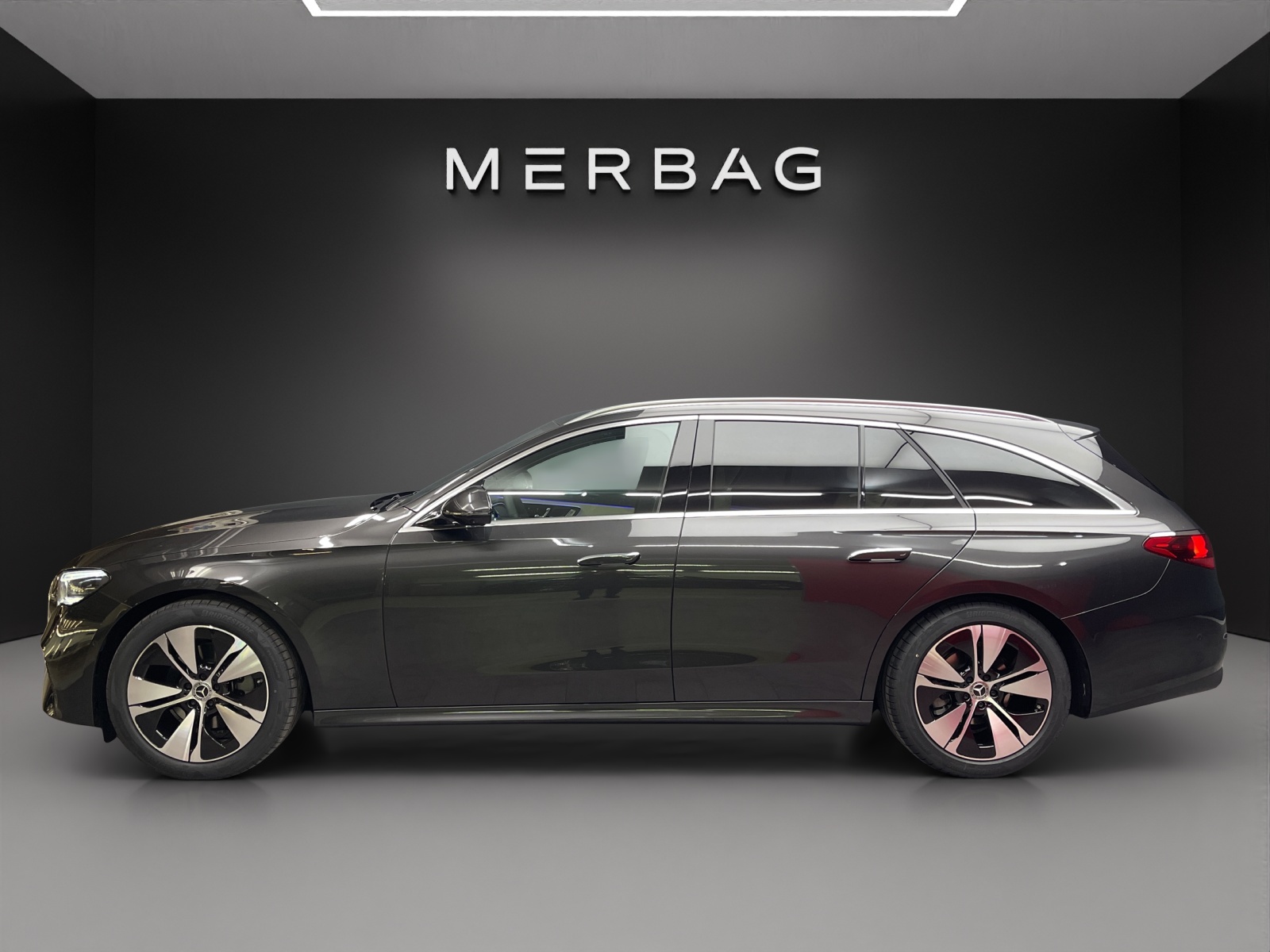 MERCEDES-BENZ E 220 d T 4M 9G-Tronic-image-2