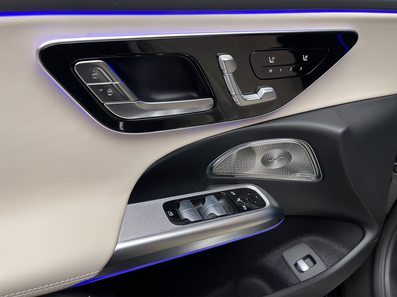MERCEDES-BENZ E 220 d T 4M 9G-Tronic-image-11