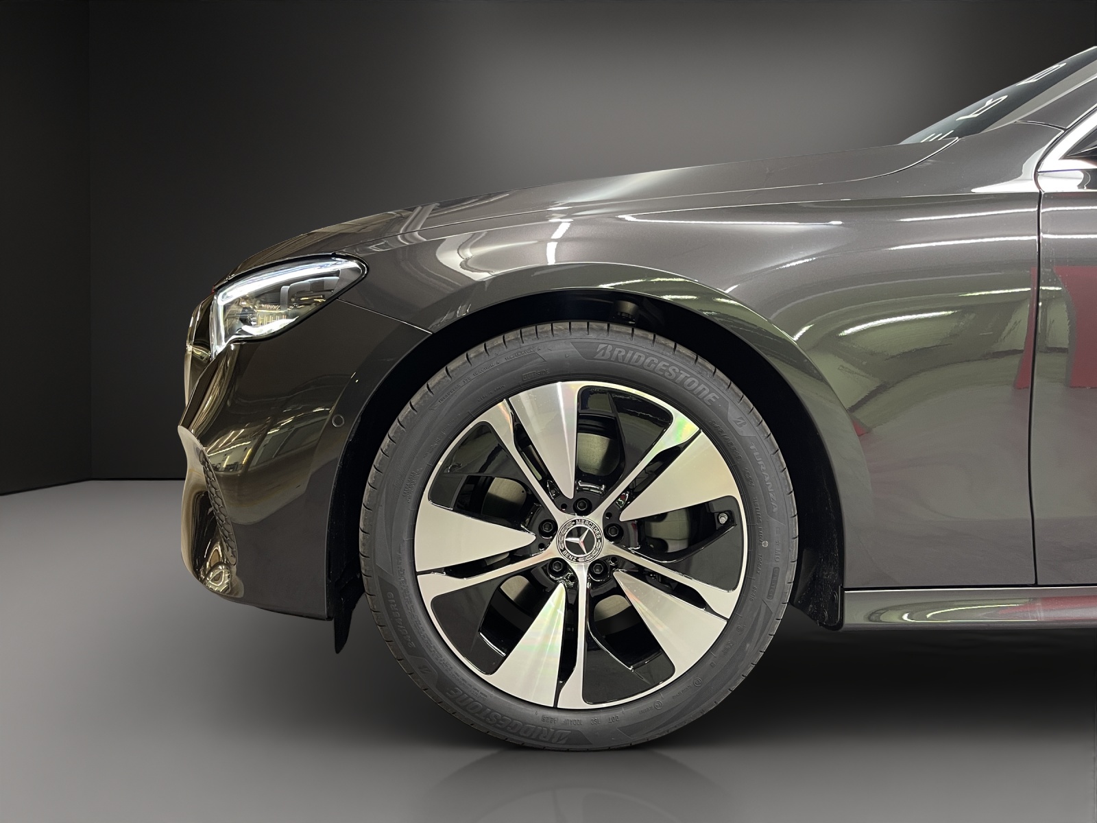 MERCEDES-BENZ E 220 d T 4M 9G-Tronic-image-5