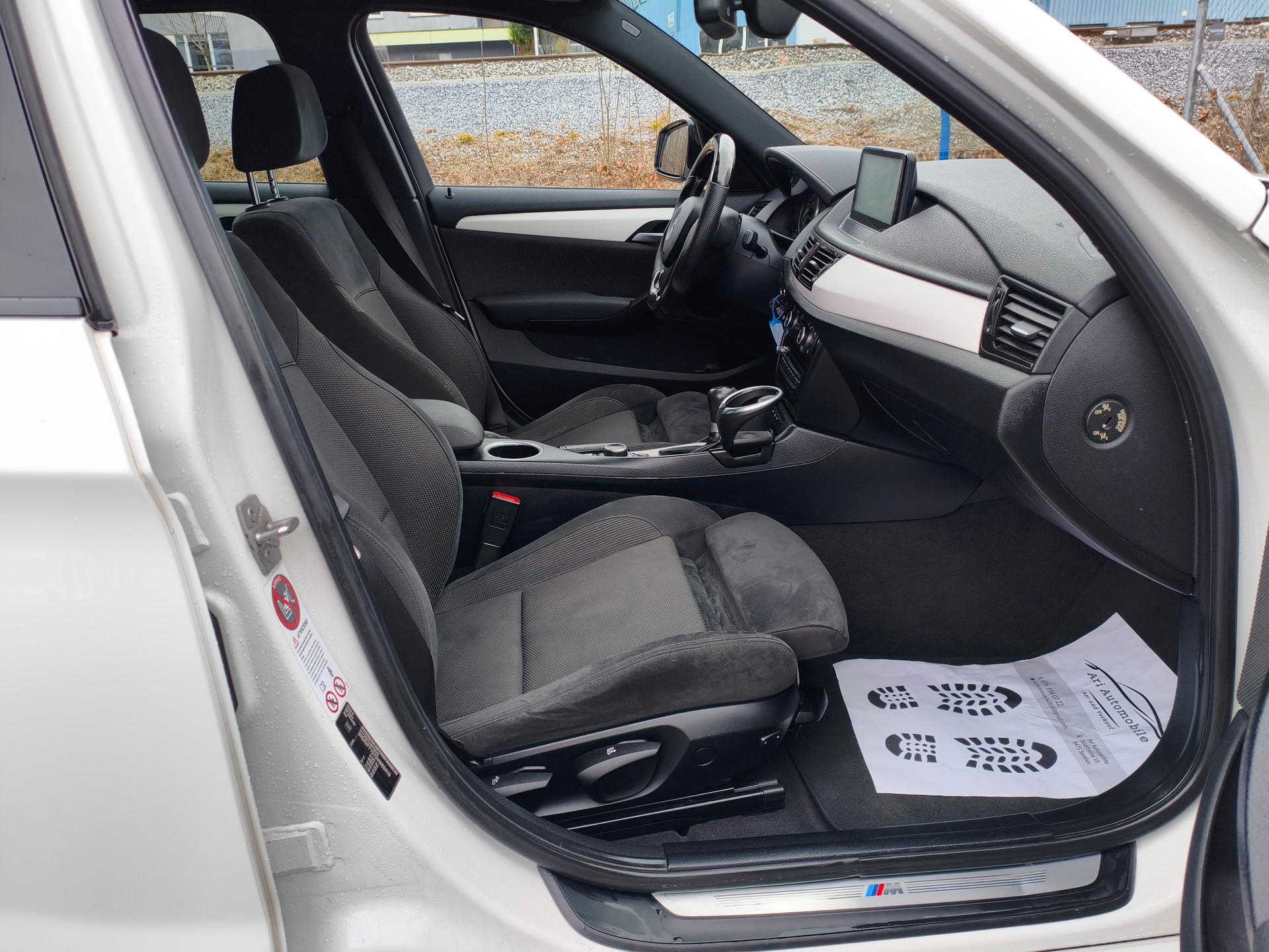 BMW X1 xDrive 18d Sport Line-image-12