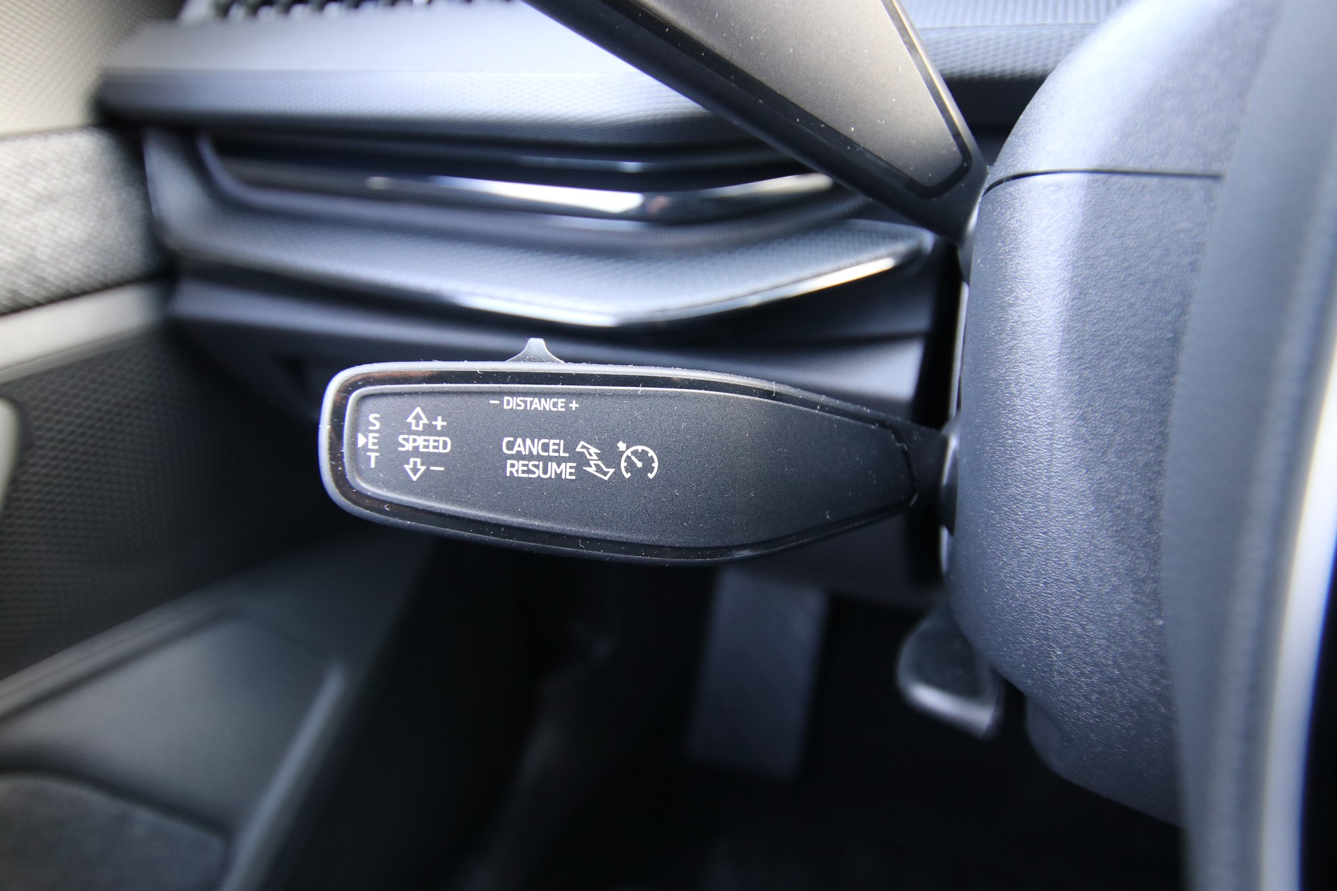 SKODA Superb Combi 1.5 eTSI Selection DSG *Werksgarantie bis 03.2030*-image-26