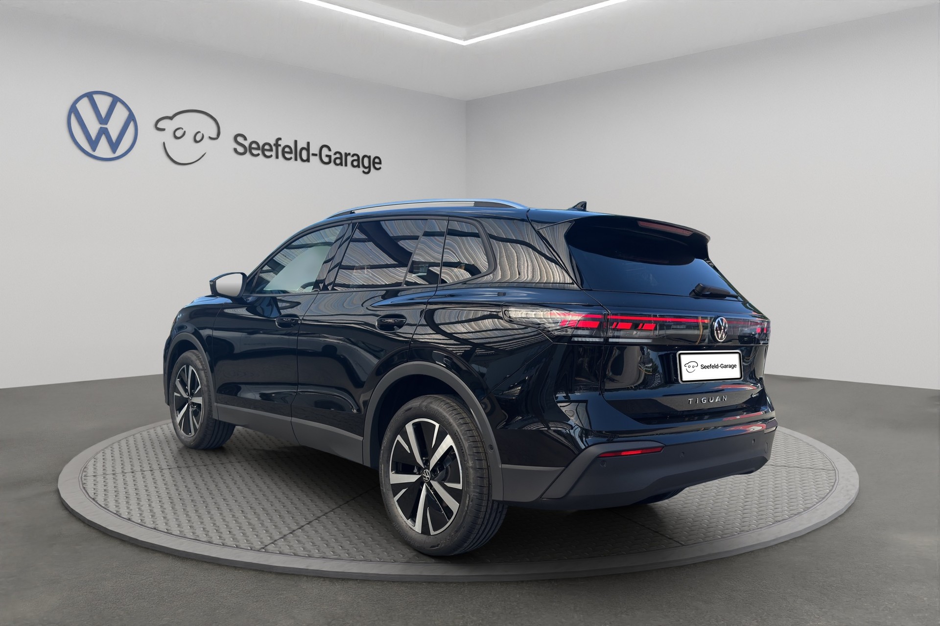 VW Tiguan 2.0 TSI DSG United 4Motion-image-3