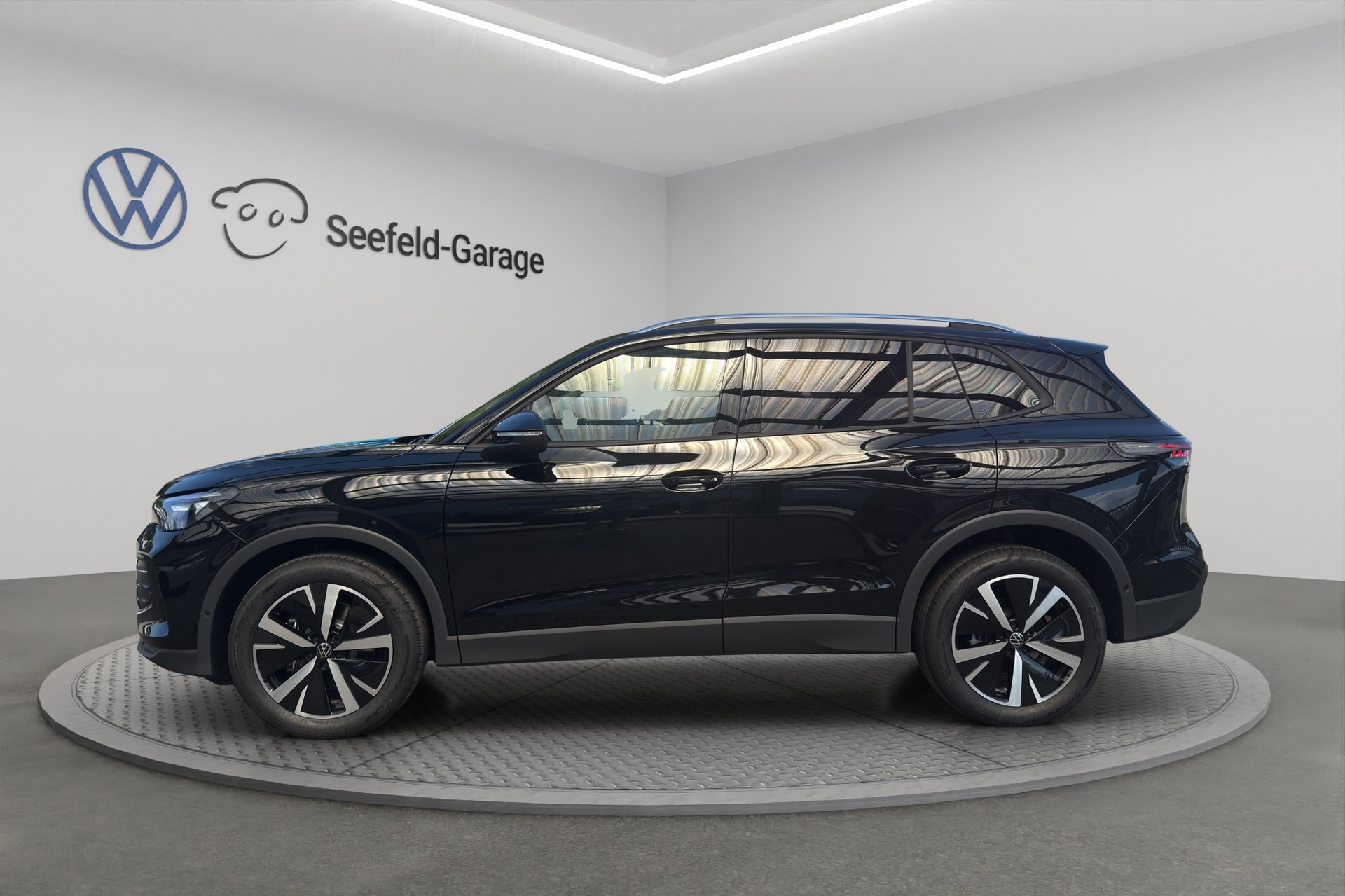 VW Tiguan 2.0 TSI DSG United 4Motion-image-2