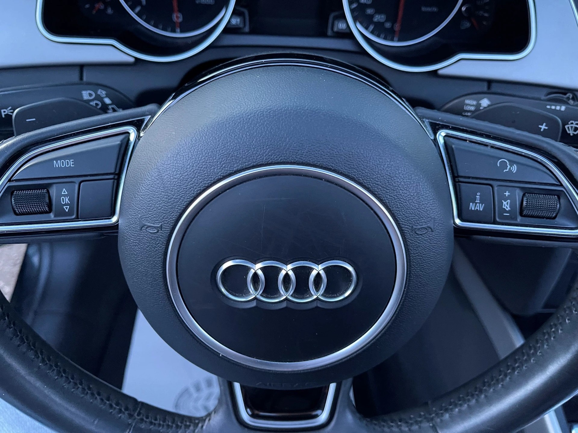 AUDI A5 Cabriolet 3.0 TDI quattro S-tronic-image-10