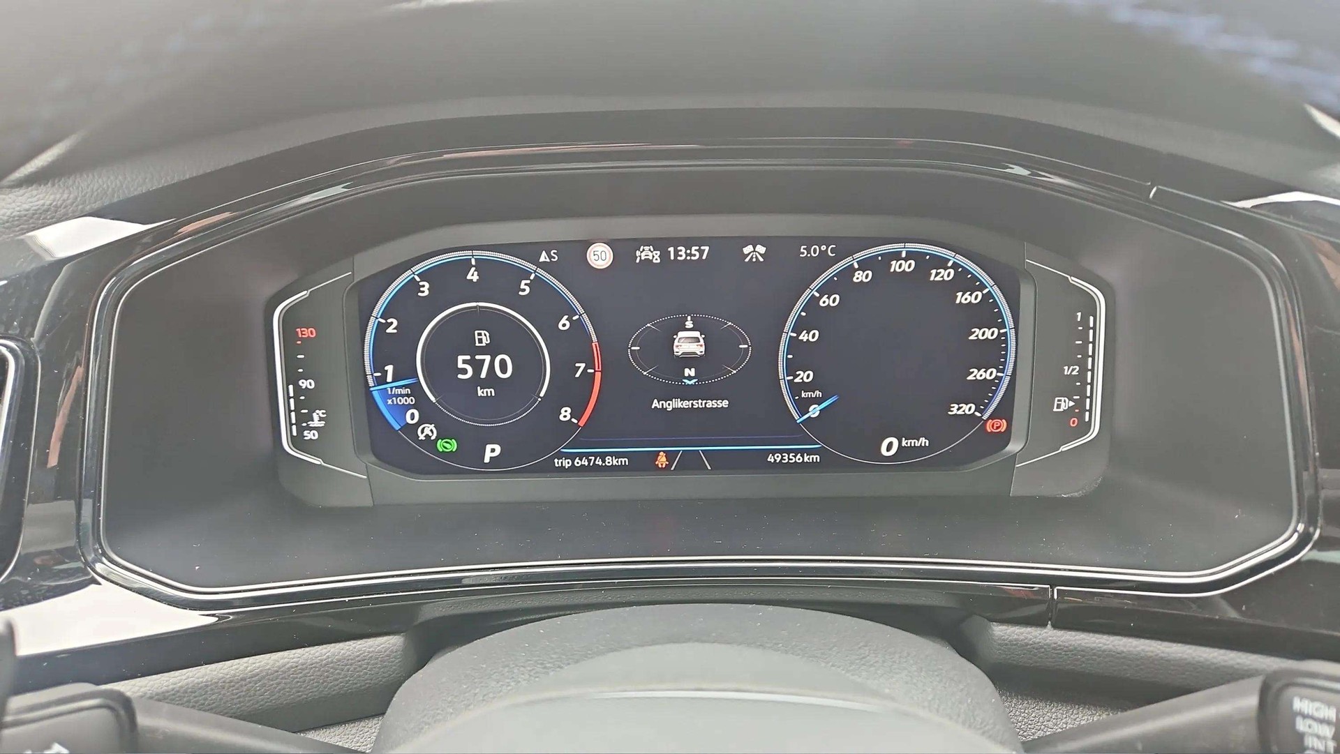 VW T-Roc 2.0 TSI R DSG 4Motion mit El. Ledersitze & 19" Alu-image-15
