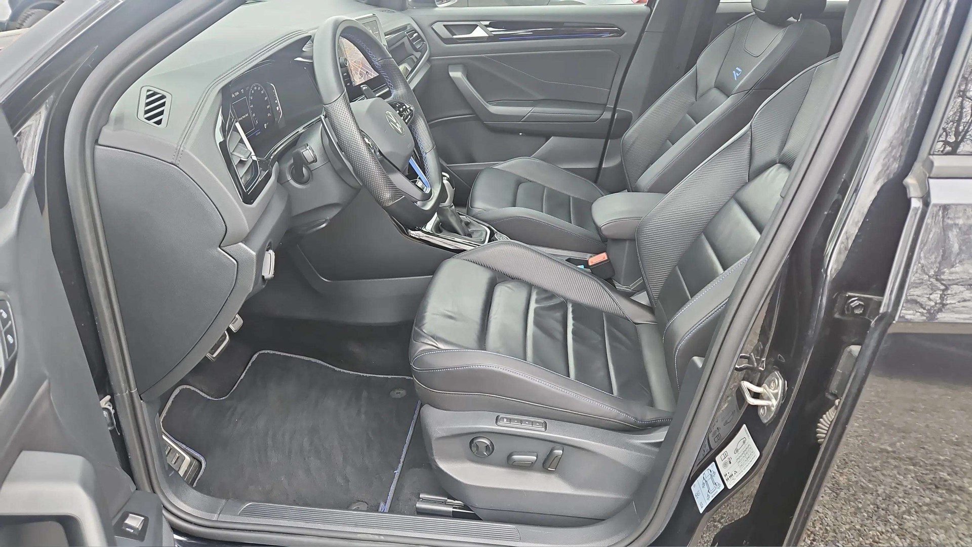 VW T-Roc 2.0 TSI R DSG 4Motion mit El. Ledersitze & 19" Alu-image-10