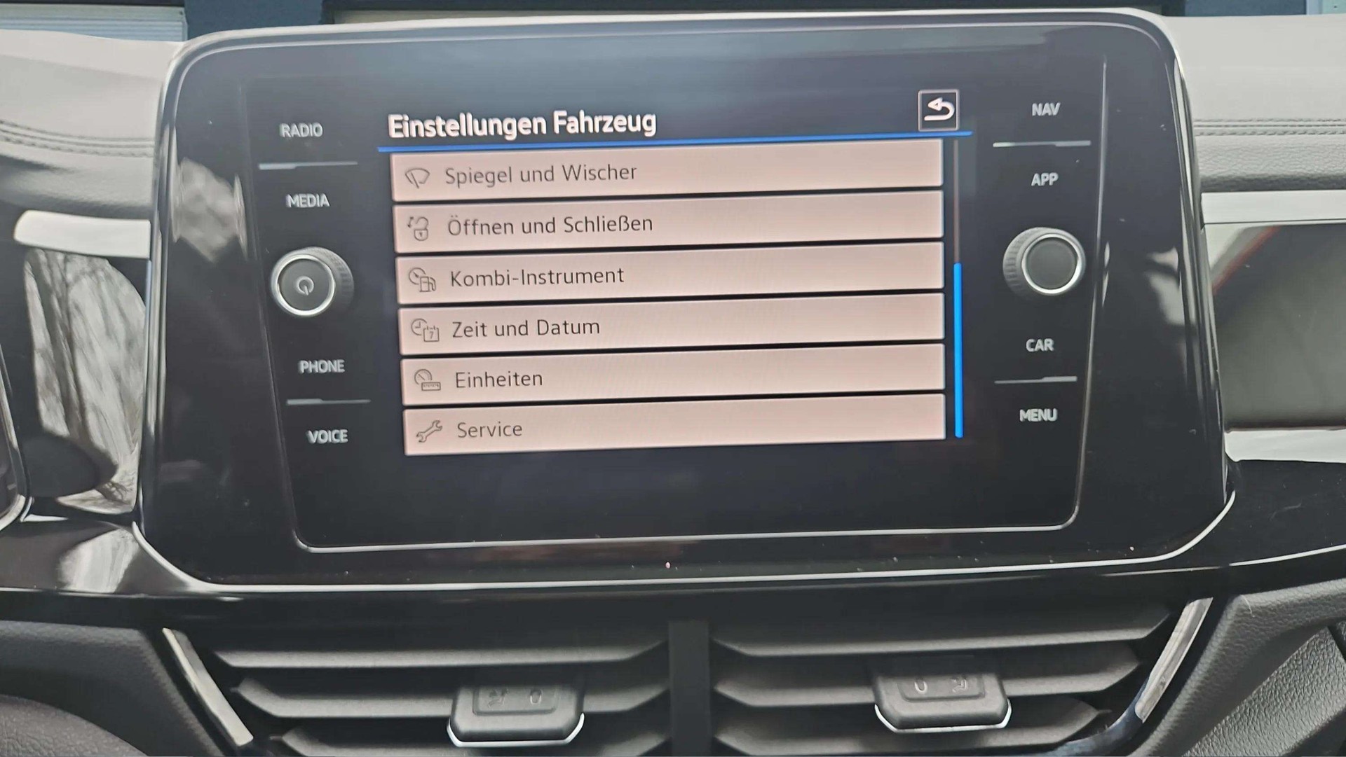 VW T-Roc 2.0 TSI R DSG 4Motion mit El. Ledersitze & 19" Alu-image-20