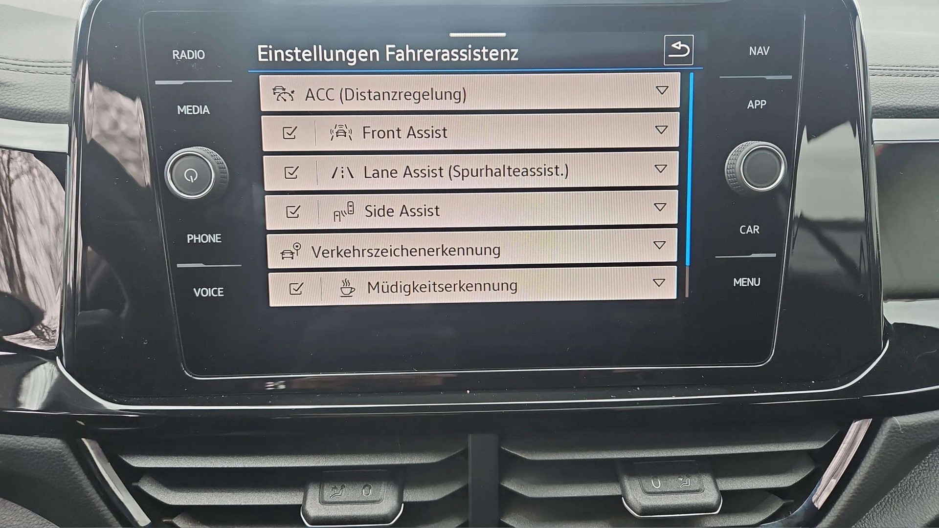 VW T-Roc 2.0 TSI R DSG 4Motion mit El. Ledersitze & 19" Alu-image-21