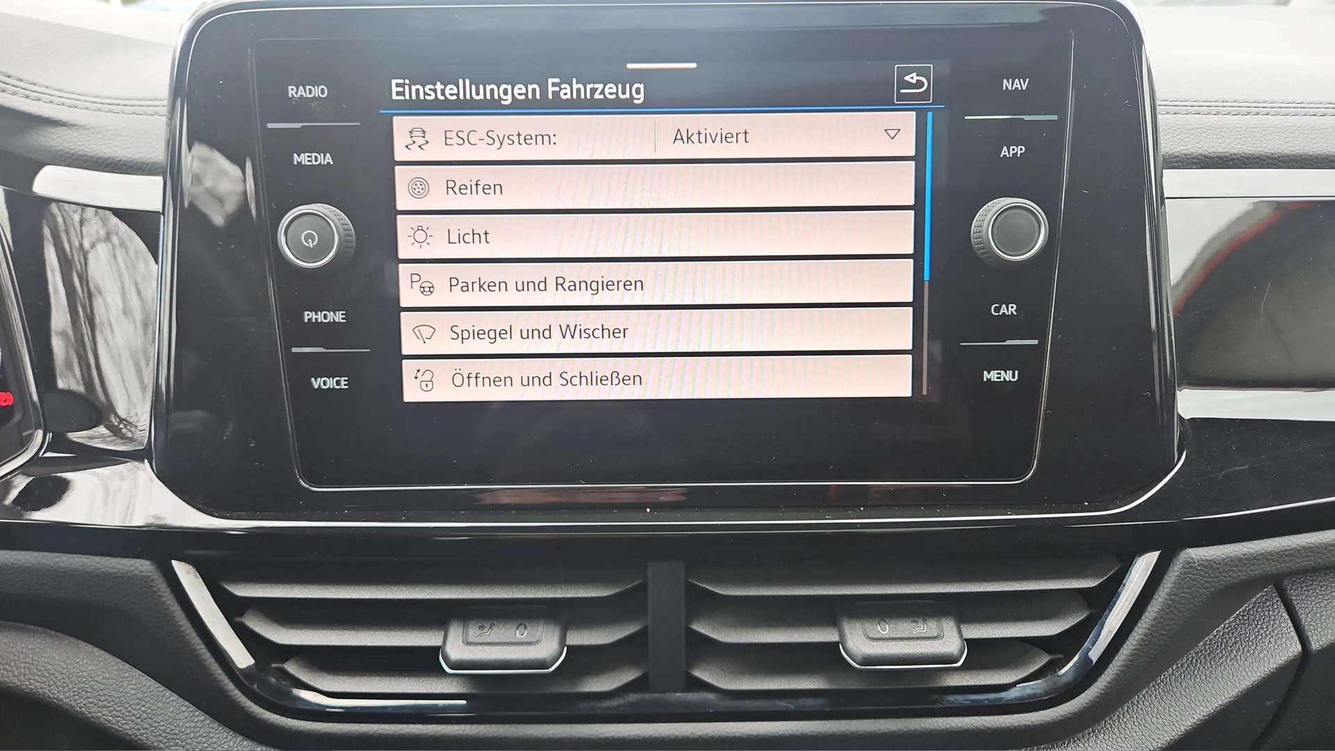 VW T-Roc 2.0 TSI R DSG 4Motion mit El. Ledersitze & 19" Alu-image-19