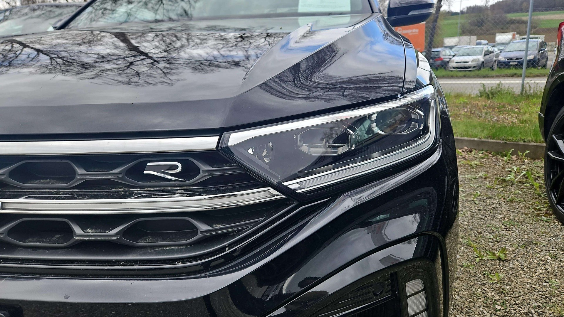 VW T-Roc 2.0 TSI R DSG 4Motion mit El. Ledersitze & 19" Alu-image-28
