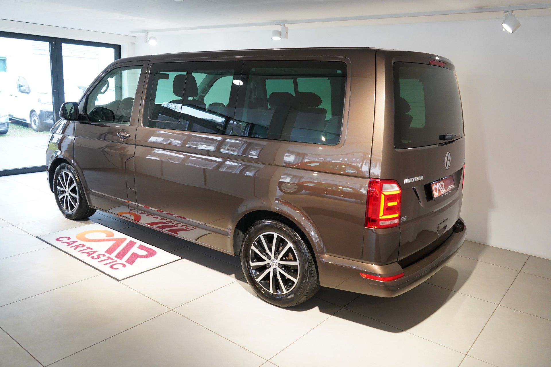 VW Multivan 2.0BiTDI Comfort 4Matic-image-2