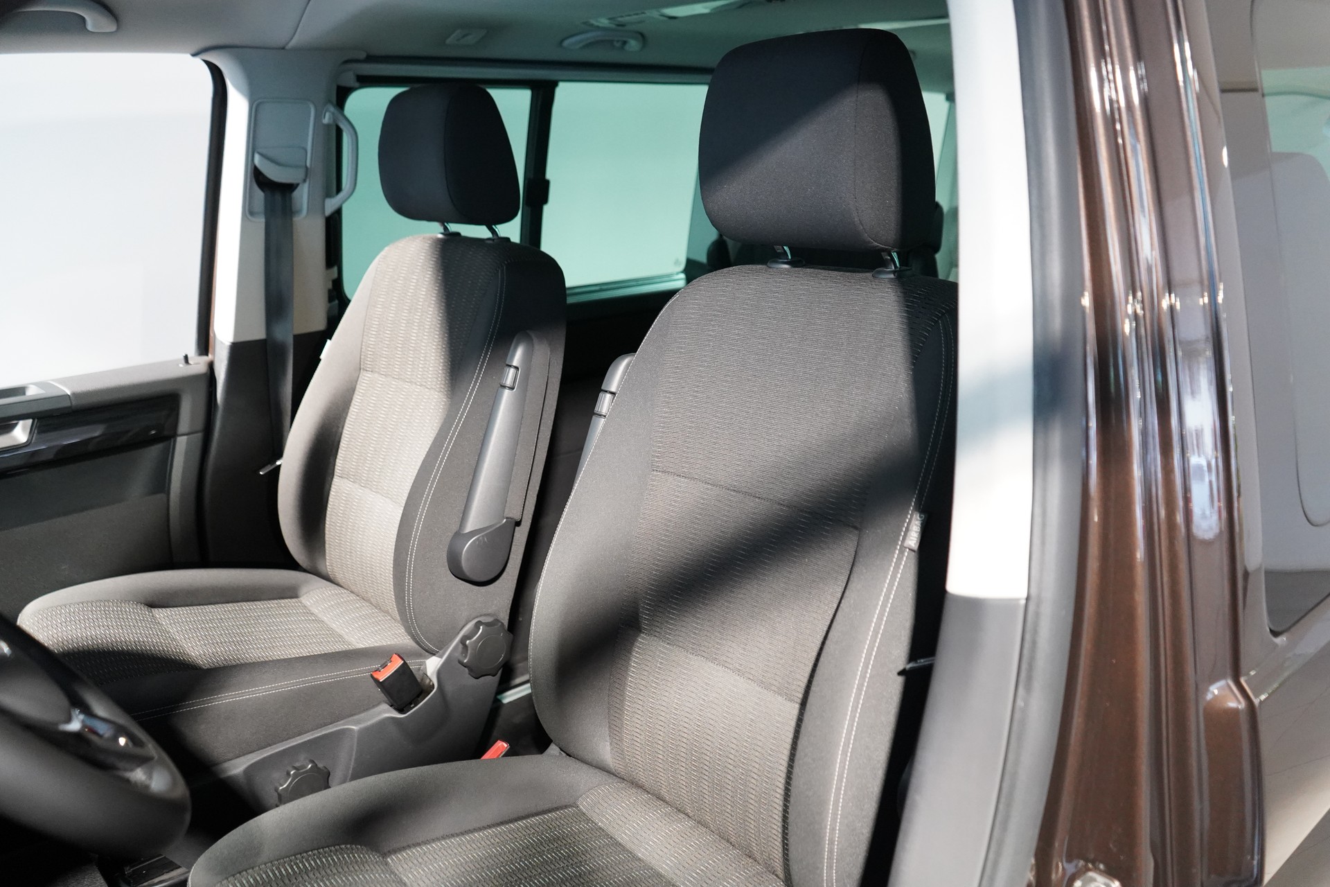 VW Multivan 2.0BiTDI Comfort 4Matic-image-5