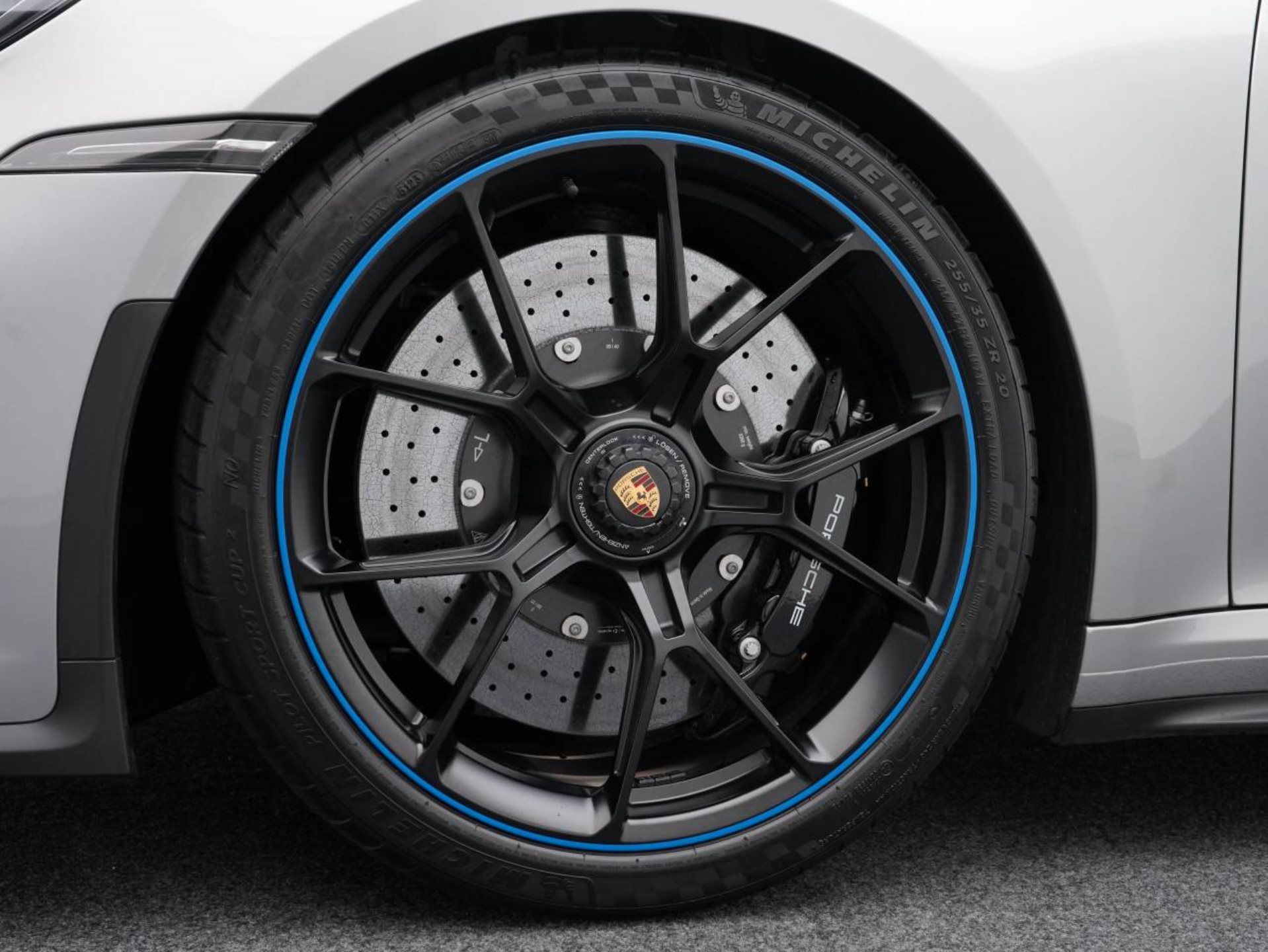 PORSCHE 911 GT3 mit Touring-Paket-image-10
