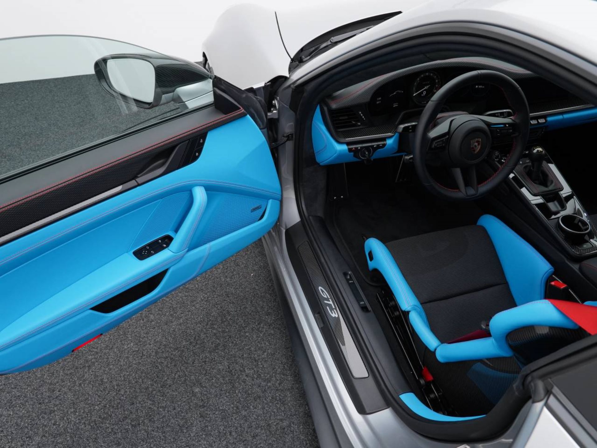 PORSCHE 911 GT3 mit Touring-Paket-image-3