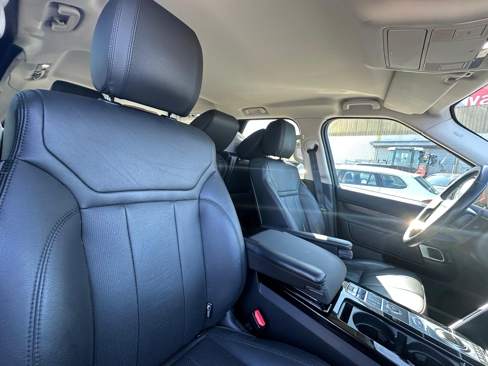 LAND ROVER Discovery 3.0 SDV6 SE Automatic-image-7