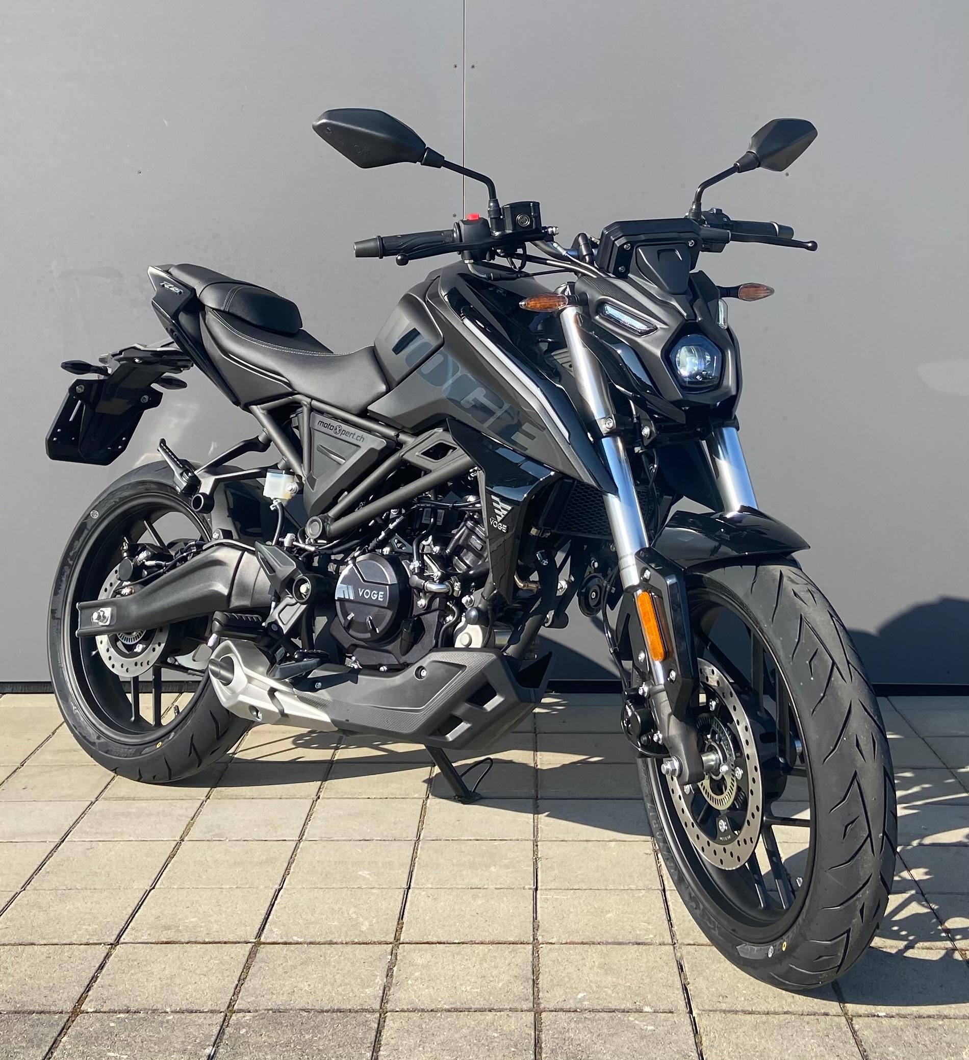 VOGE 125R-showroom-element-1