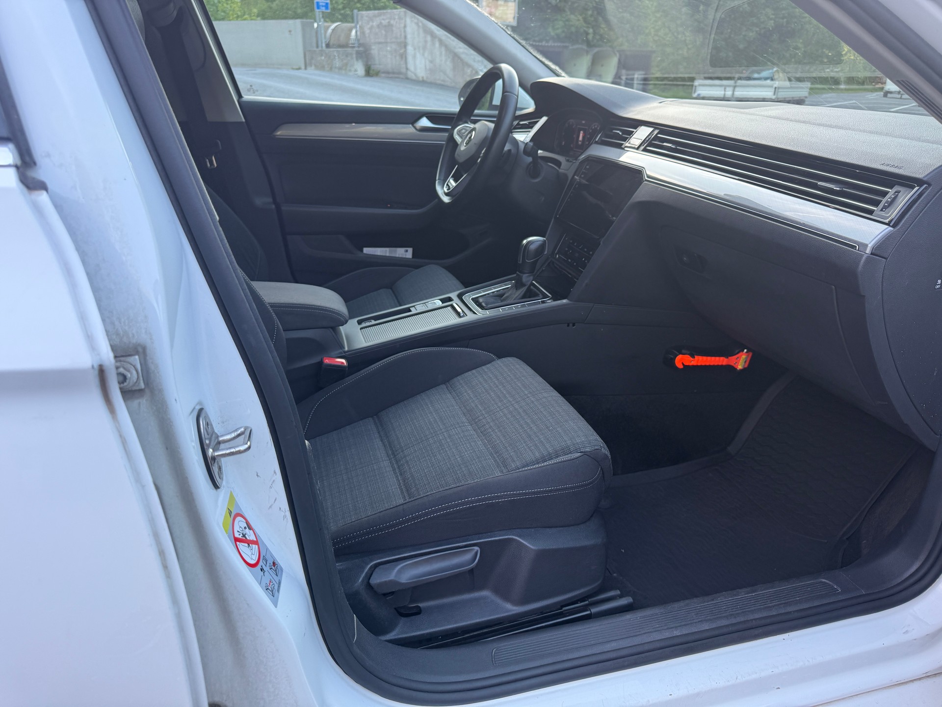 VW Passat 2.0 TDI BMT Business 4Motion DSG-image-18