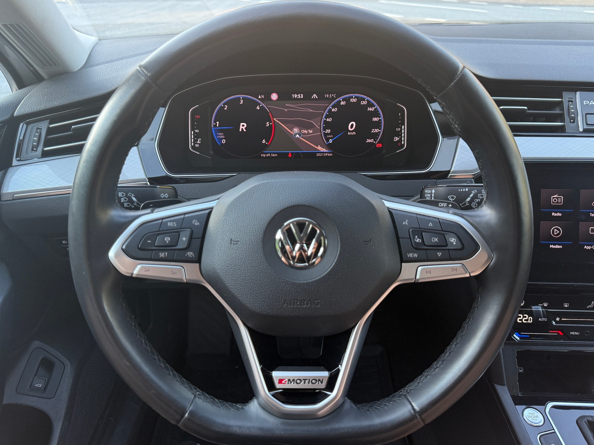 VW Passat 2.0 TDI BMT Business 4Motion DSG-image-9