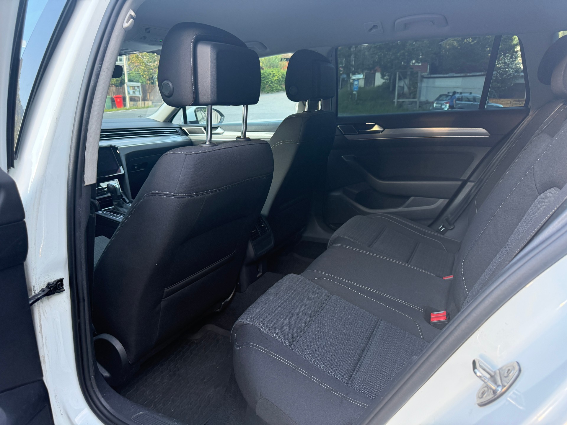 VW Passat 2.0 TDI BMT Business 4Motion DSG-image-14
