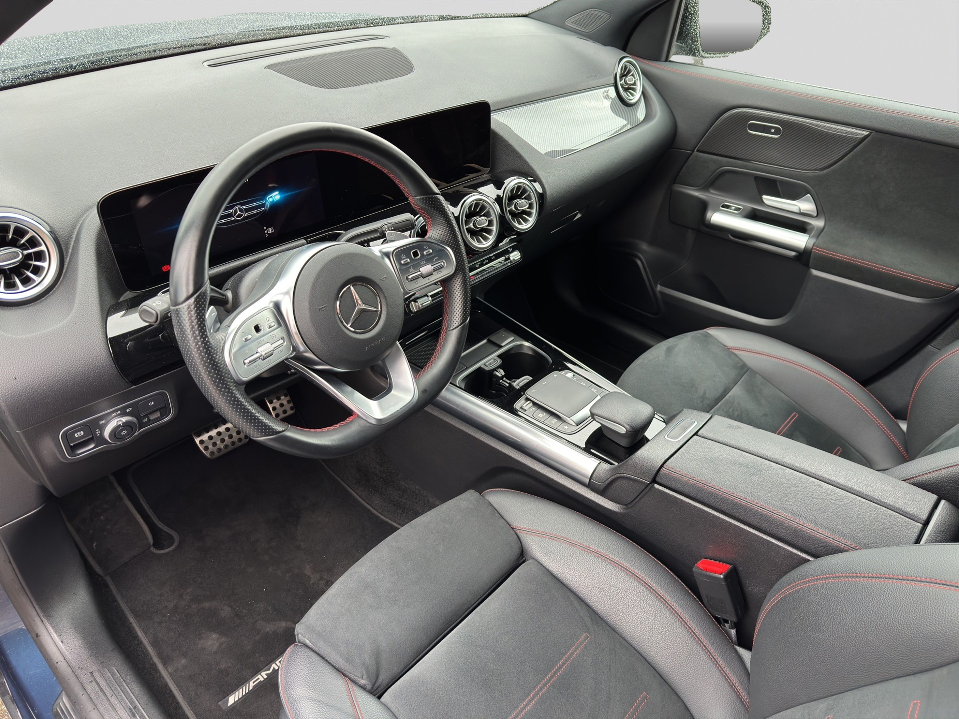 MERCEDES-BENZ GLA 200d AMG Night 8G-DCT-image-6