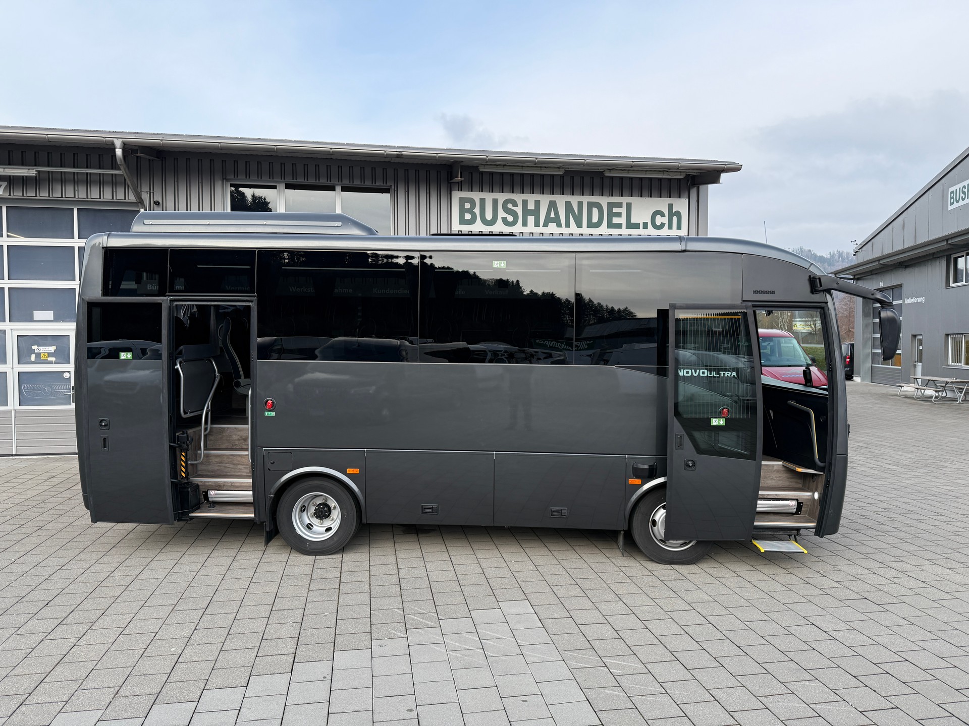 ISUZU AOS Novo Ultra Reisebus-image-1