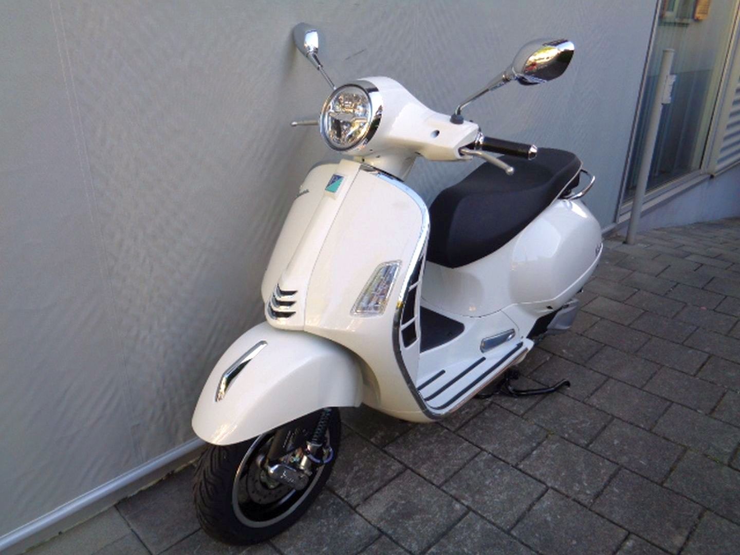 PIAGGIO VESPA GTS SUPER SPORT 310 E5-showroom-element-1