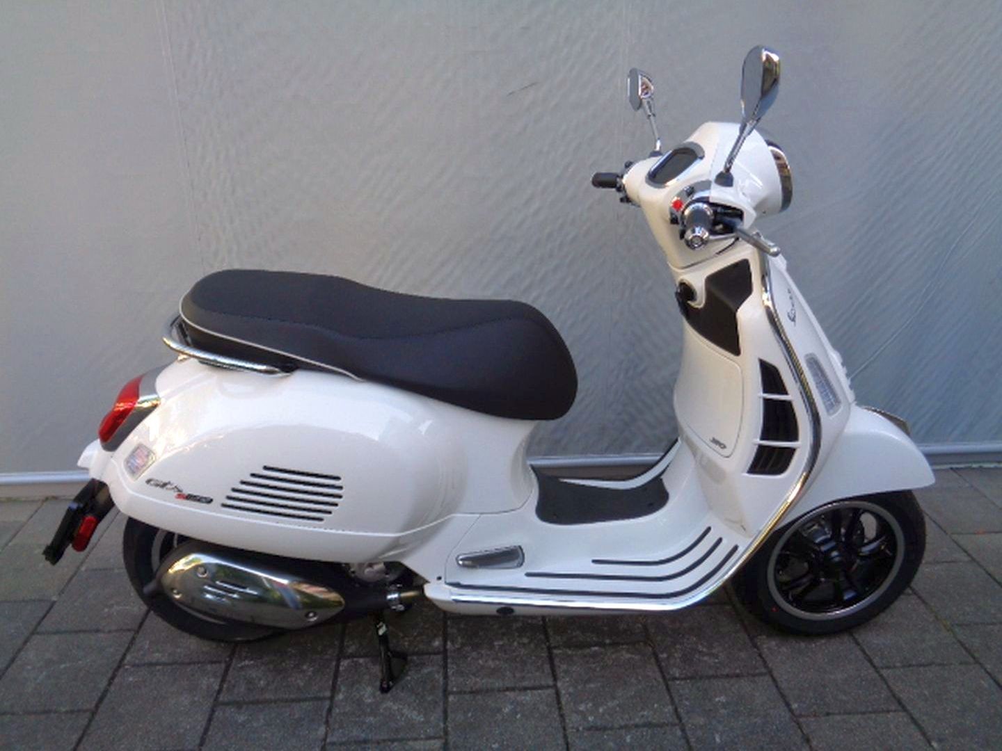 PIAGGIO VESPA GTS SUPER SPORT 310 E5-showroom-element-3