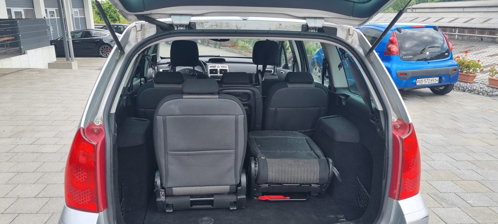 PEUGEOT 307 SW 2.0 HDI Platinum Edition-image-8