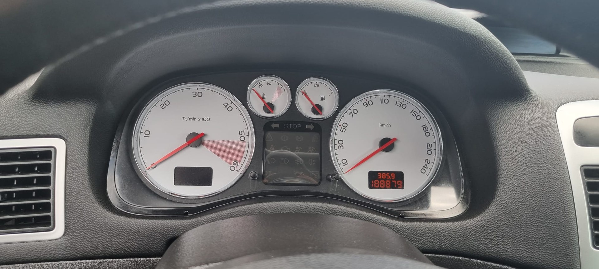 PEUGEOT 307 SW 2.0 HDI Platinum Edition-image-6