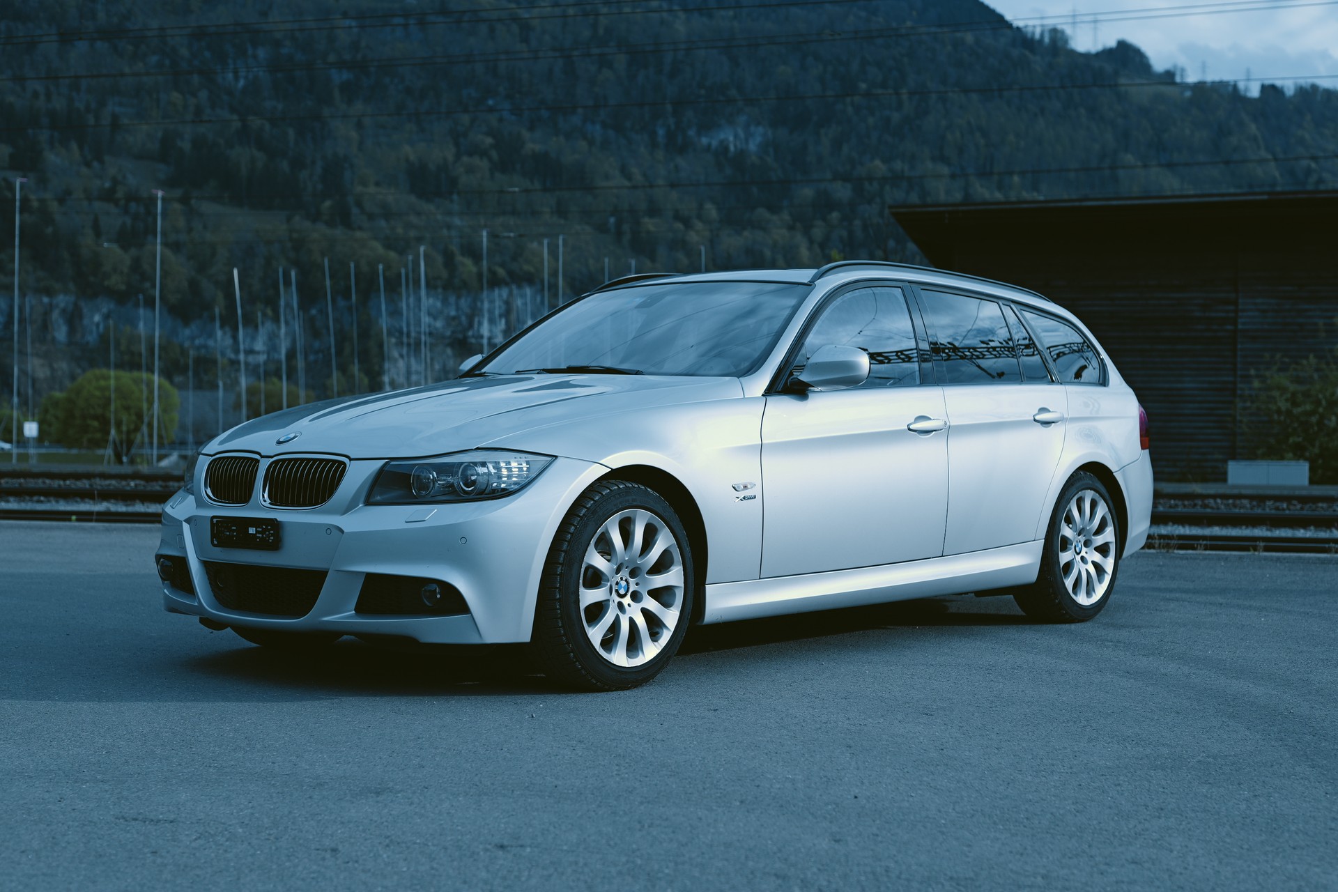 BMW 330i xDrive Touring Steptronic-image-0