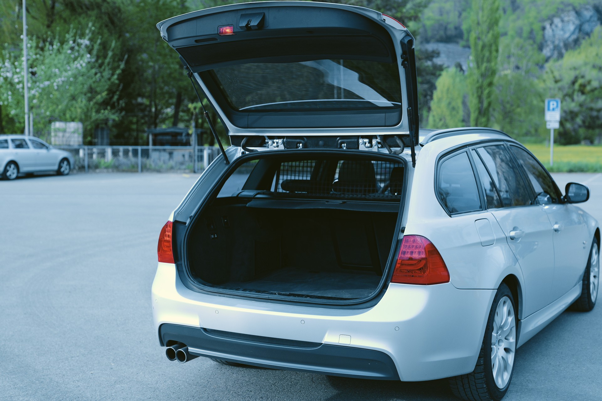 BMW 330i xDrive Touring Steptronic-image-10