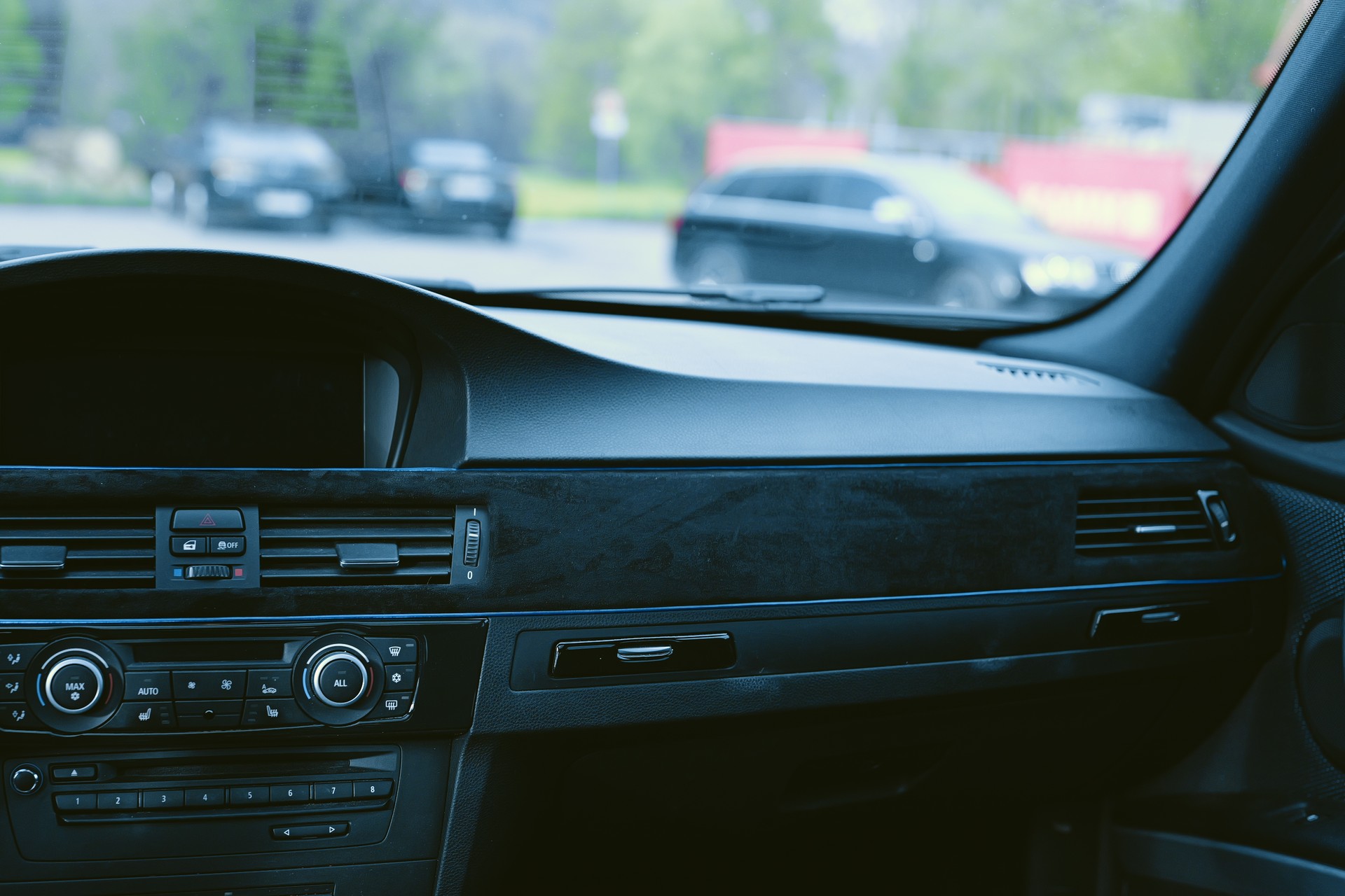BMW 330i xDrive Touring Steptronic-image-12